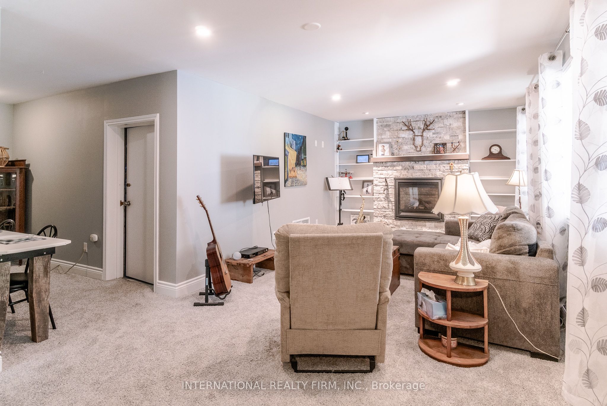 324 Bethune Drive N Property Photo 21