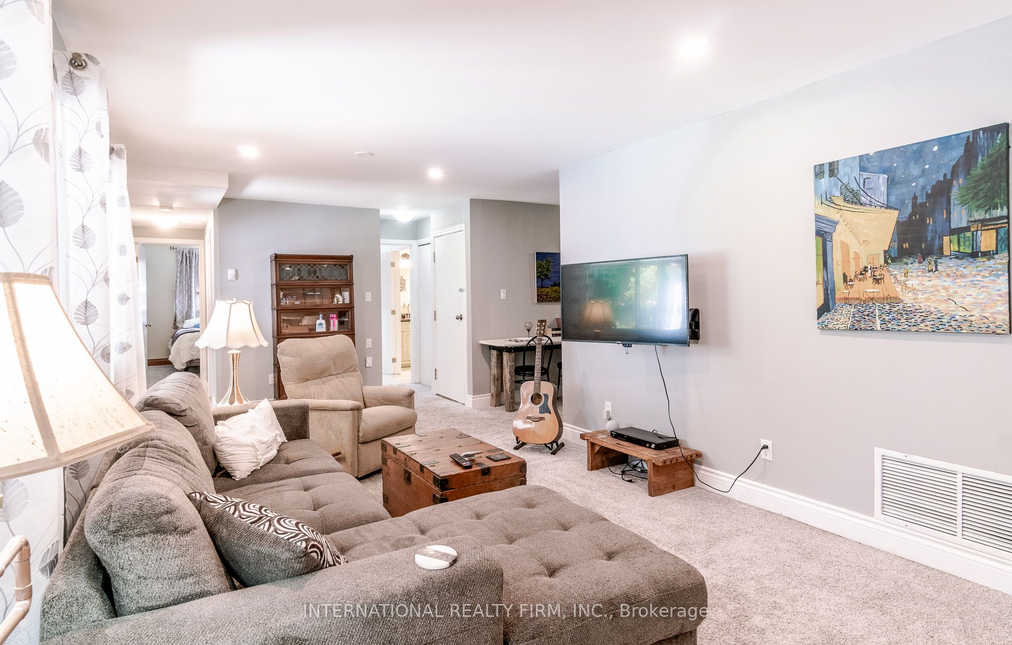 324 Bethune Drive N Property Photo 23