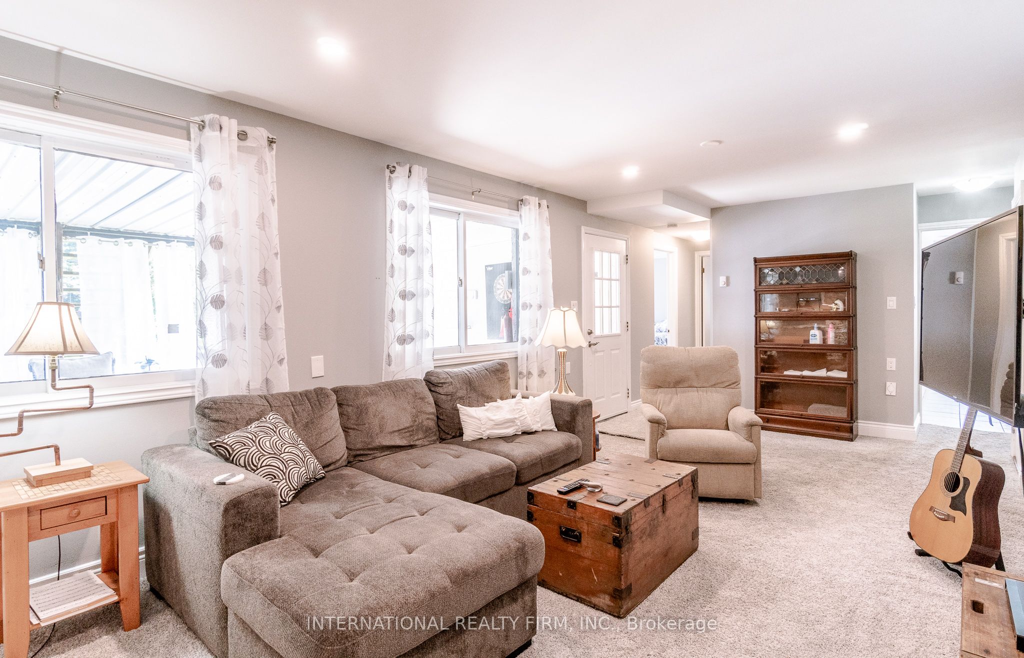 324 Bethune Drive N Property Photo 24