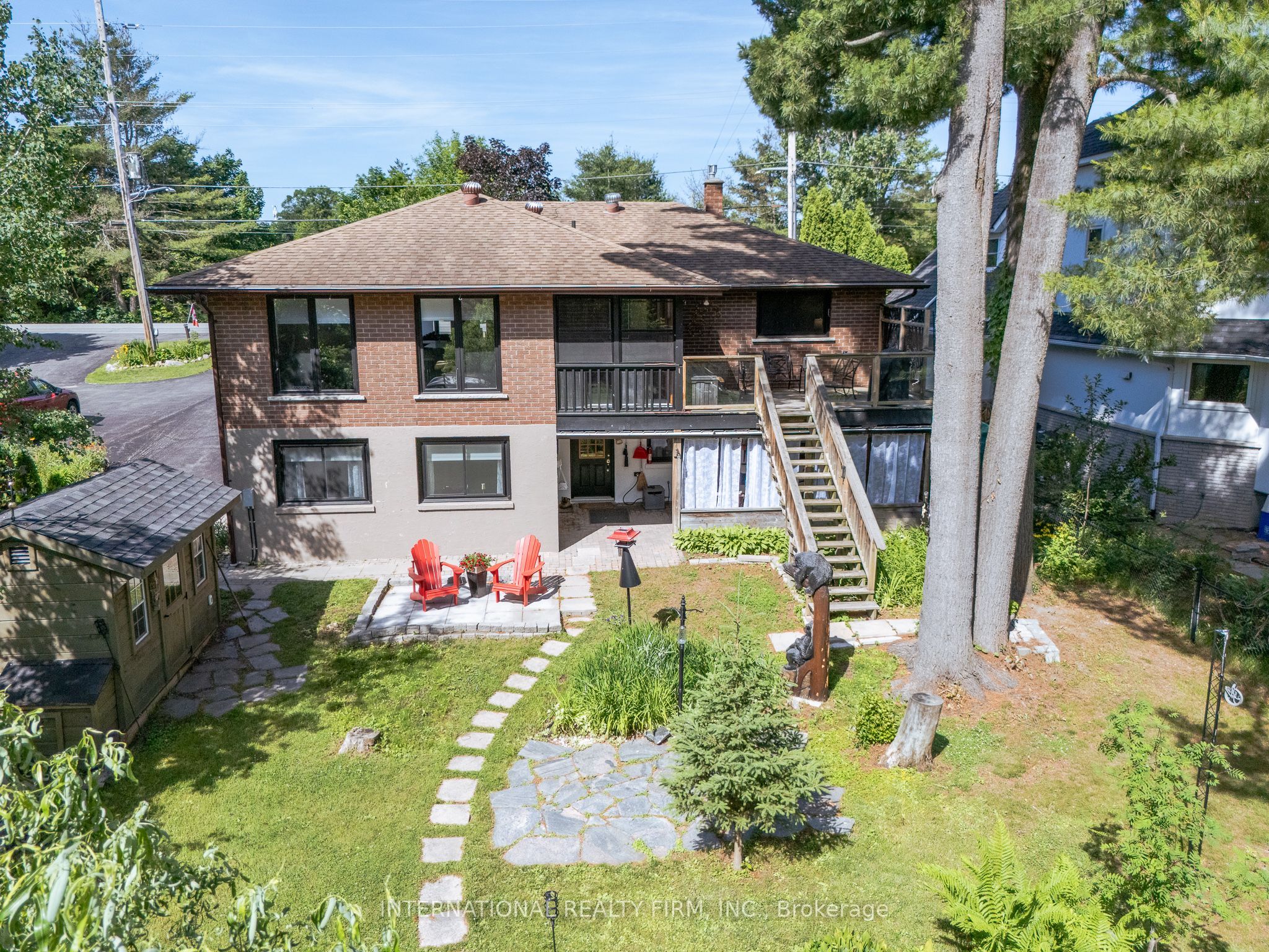 324 Bethune Drive N Property Photo 45