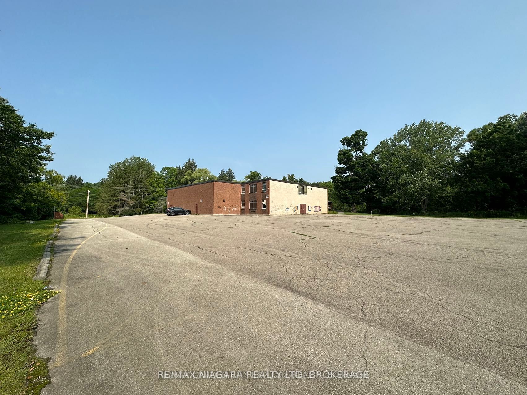 1165 Centre Street Property Photo 9