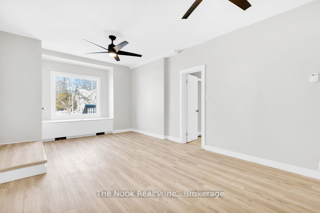243 Bridge Street E Property Photo 1