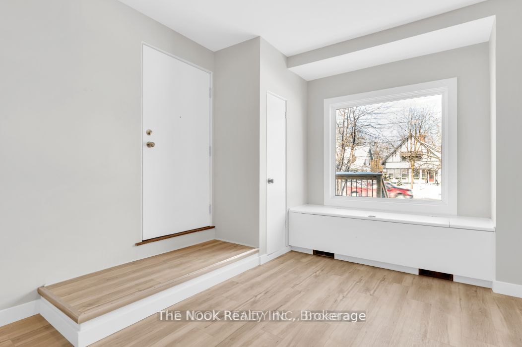 243 Bridge Street E Property Photo 2