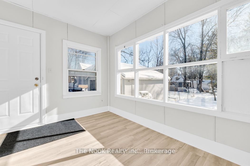243 Bridge Street E Property Photo 3