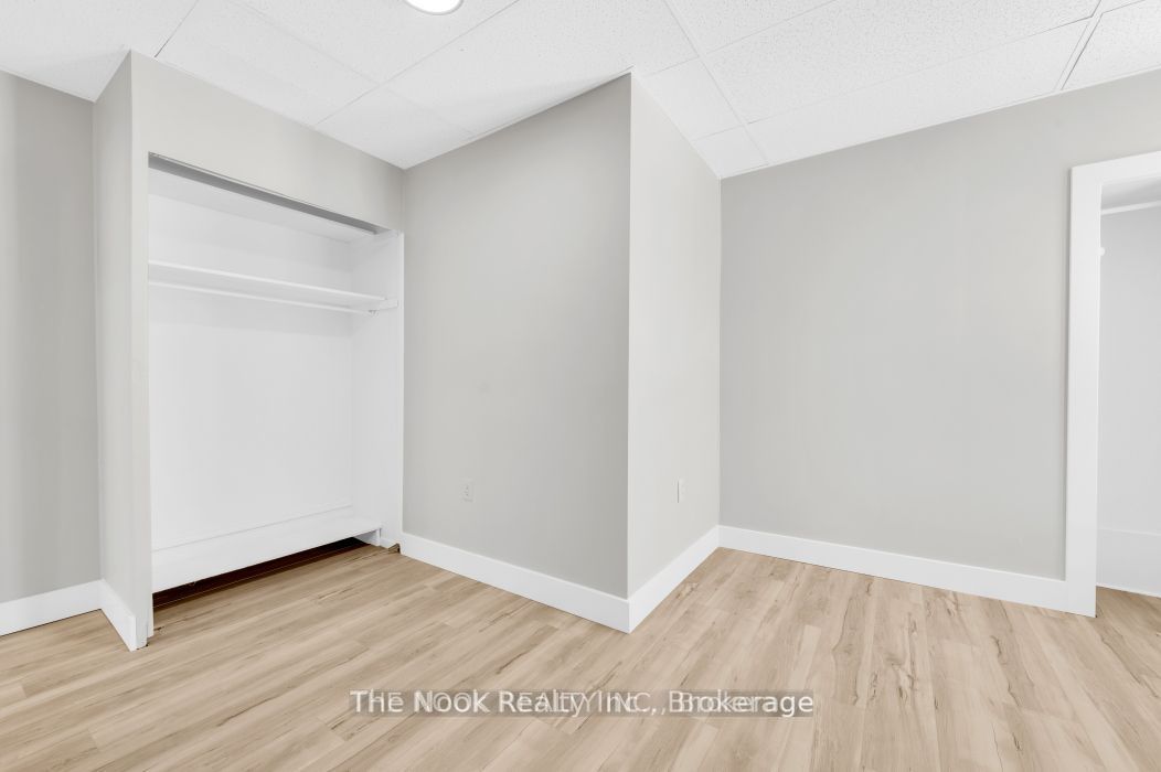 243 Bridge Street E Property Photo 5