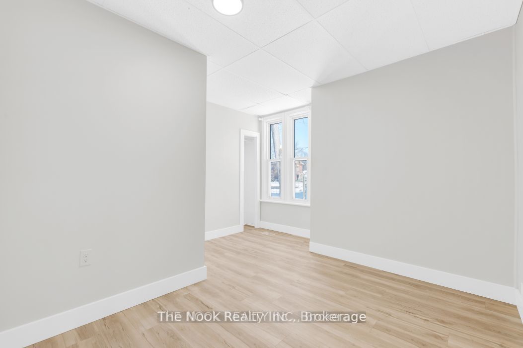 243 Bridge Street E Property Photo 6