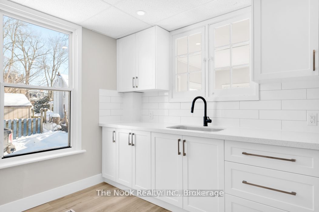 243 Bridge Street E Property Photo 8