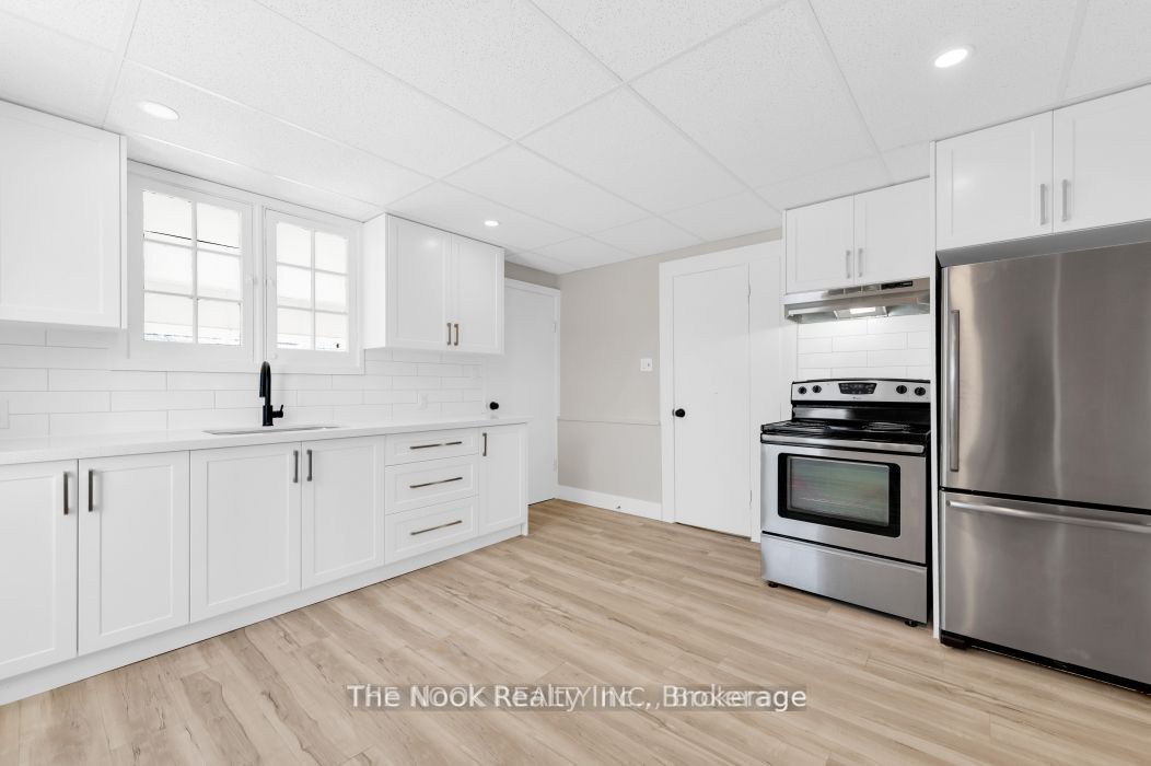 243 Bridge Street E Property Photo 9