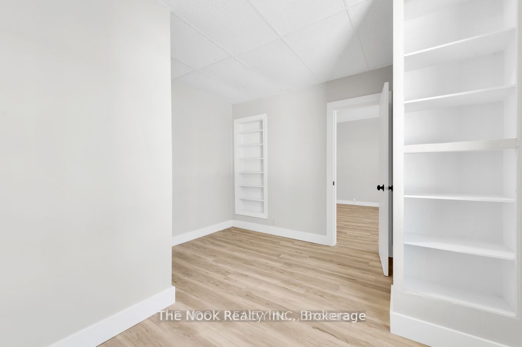 243 Bridge Street E Property Photo 11