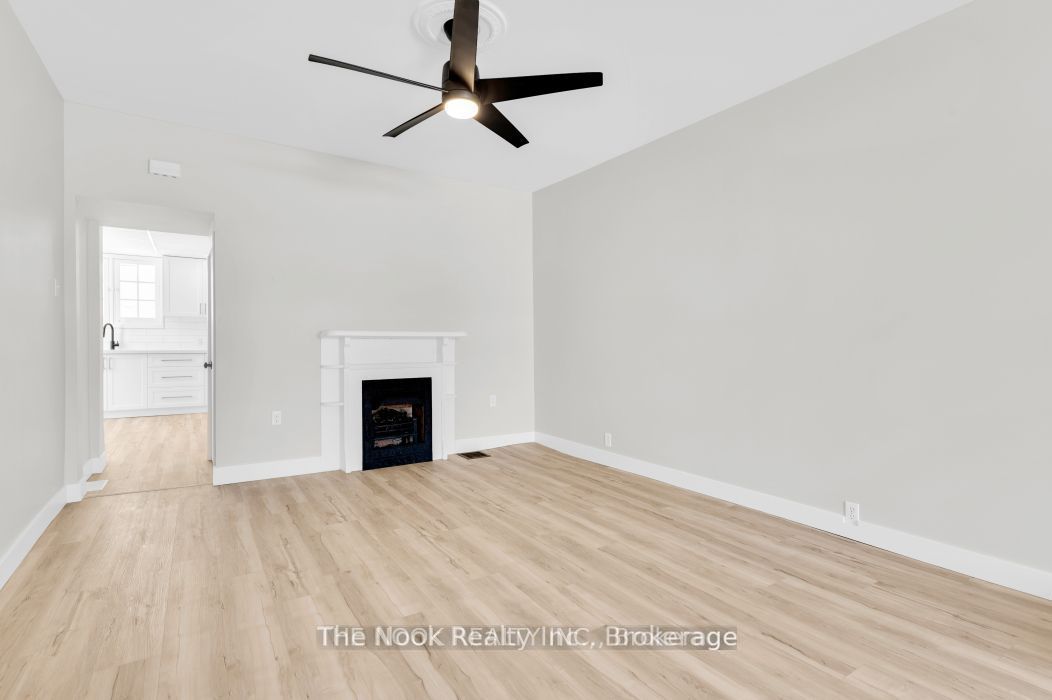 243 Bridge Street E Property Photo 13