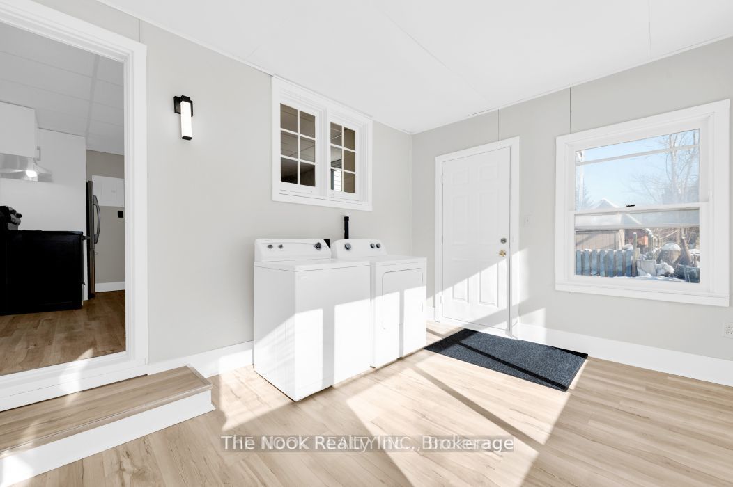 243 Bridge Street E Property Photo 14