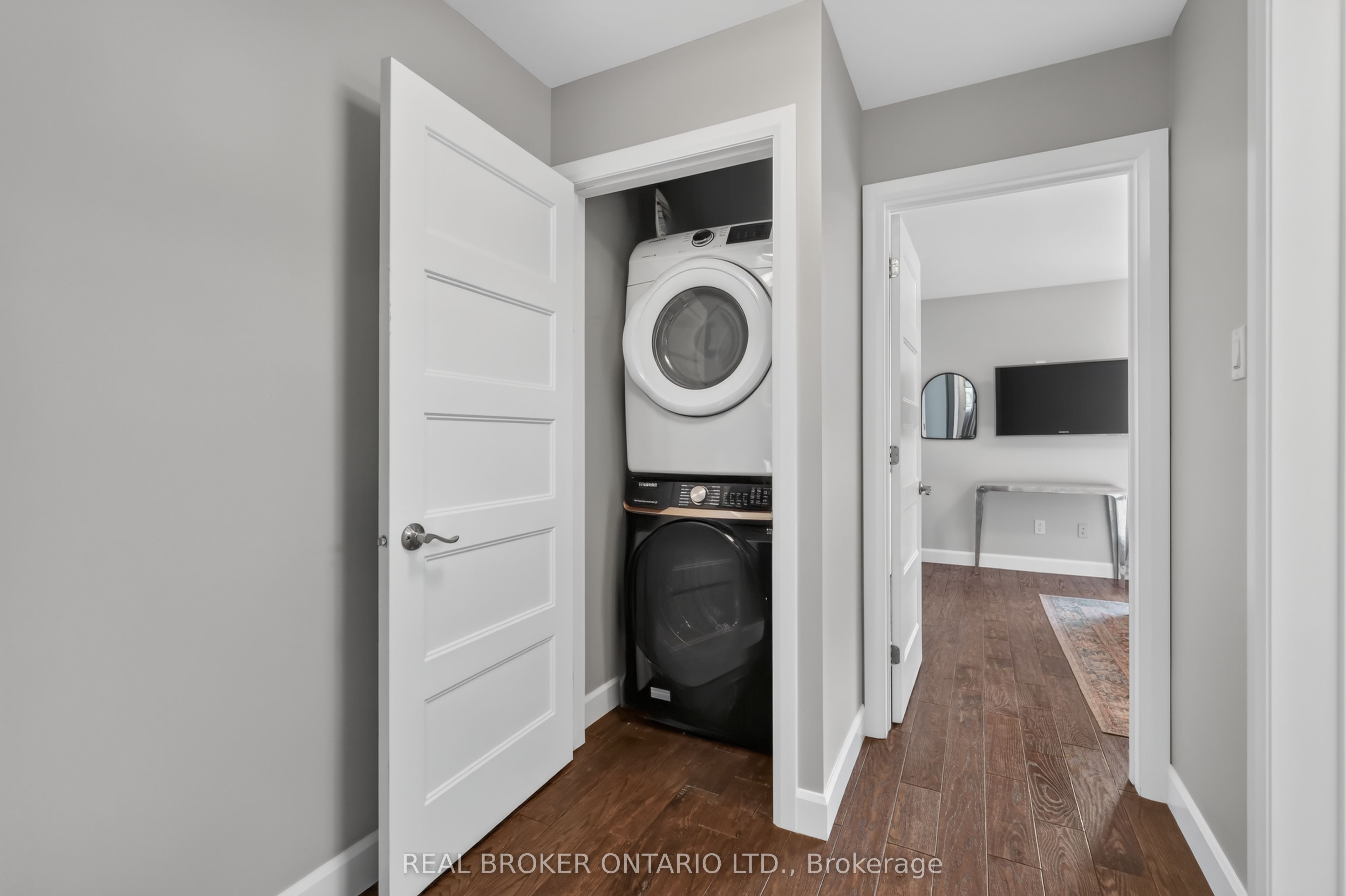 343 Riverdale Avenue Property Photo 14