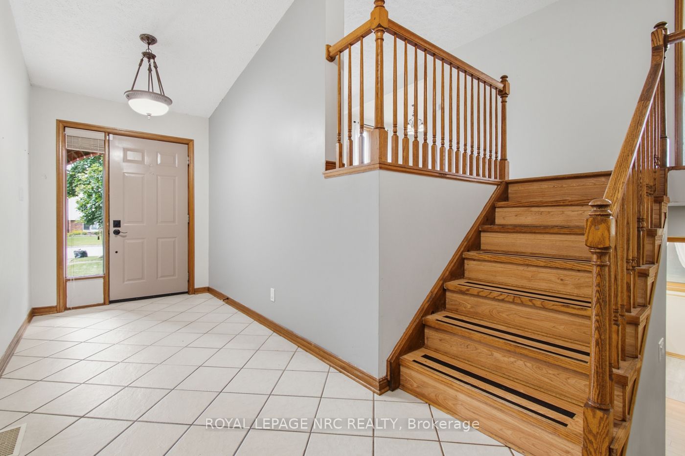 12 Harvest Oak Drive Property Photo 4
