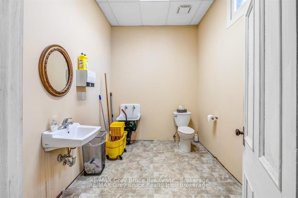 958 2nd Avenue E Property Photo 28
