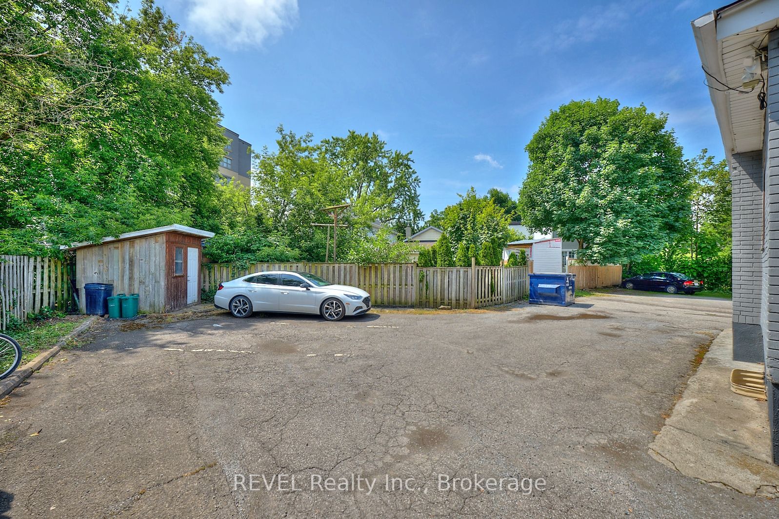 50 Welland Avenue Property Photo 15