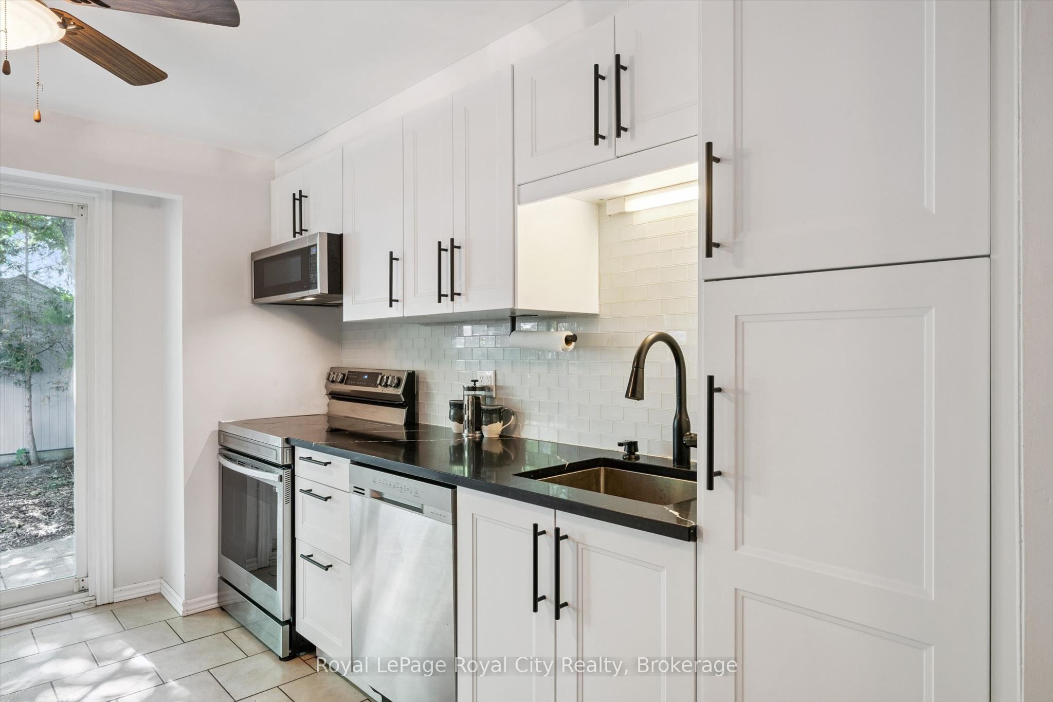 300 Auden Road Property Photo 7