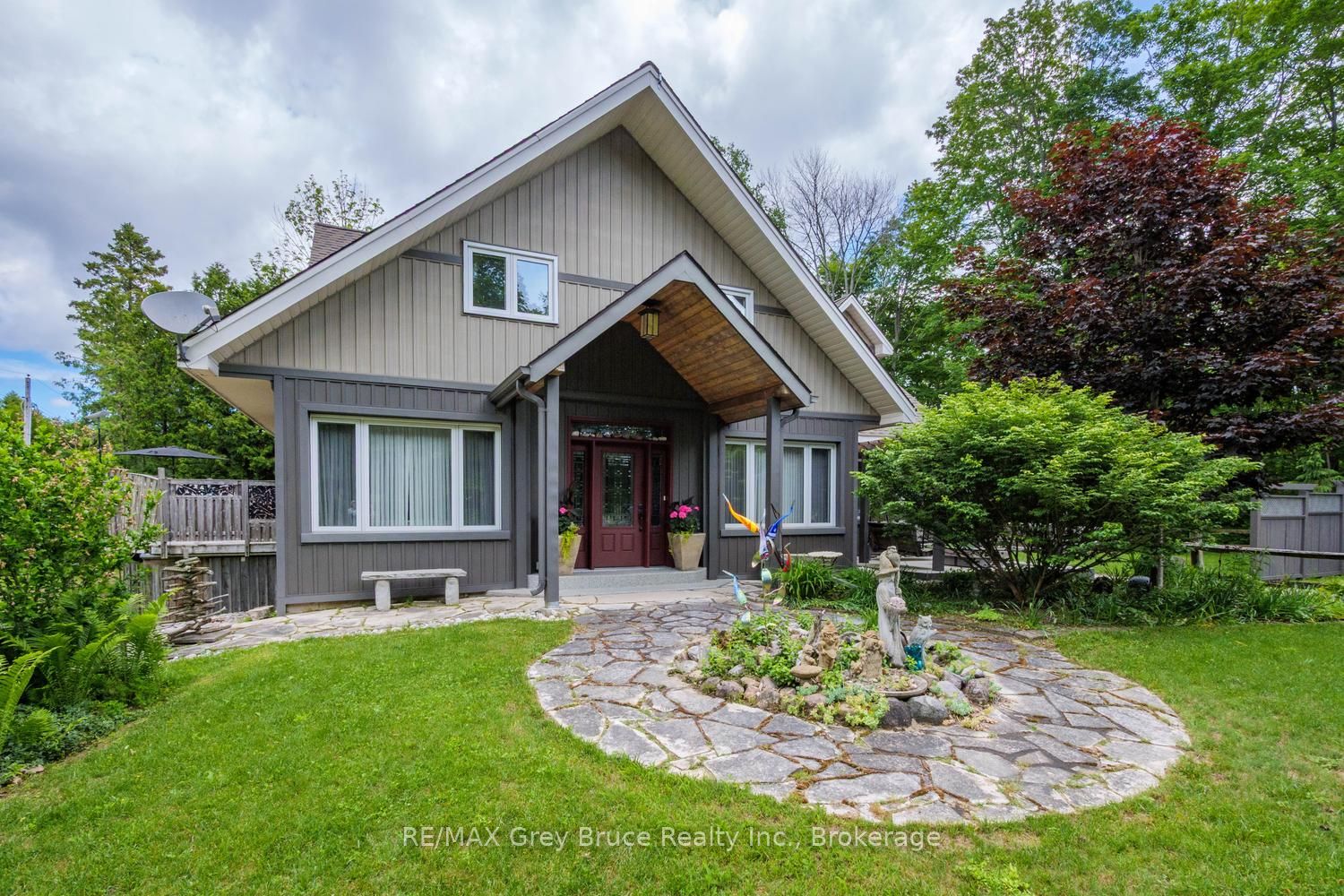 424 Huron Road Property Photo 3