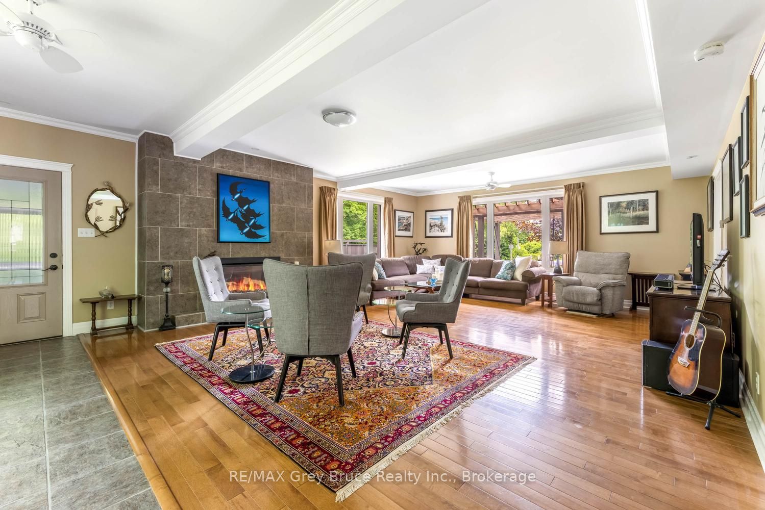 424 Huron Road Property Photo 12