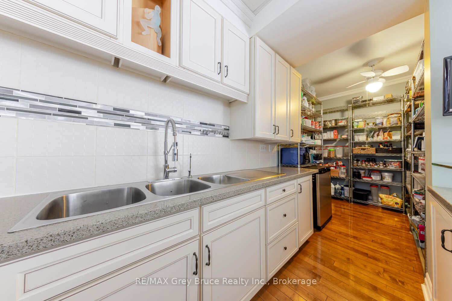 424 Huron Road Property Photo 20