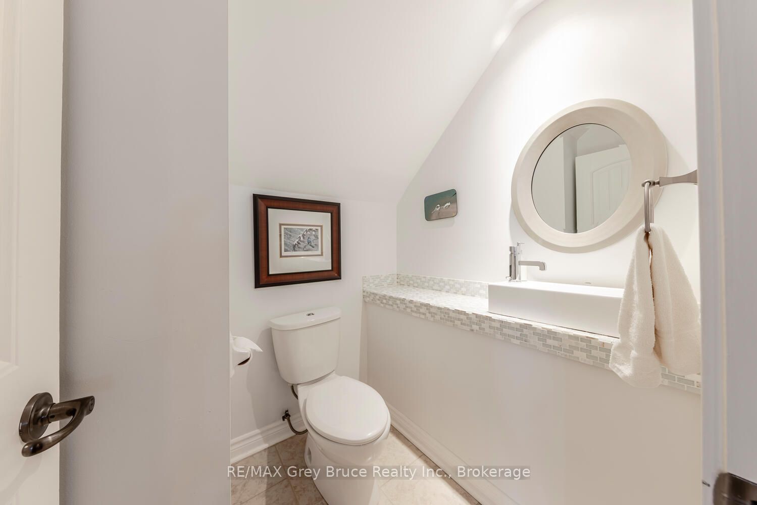 424 Huron Road Property Photo 26