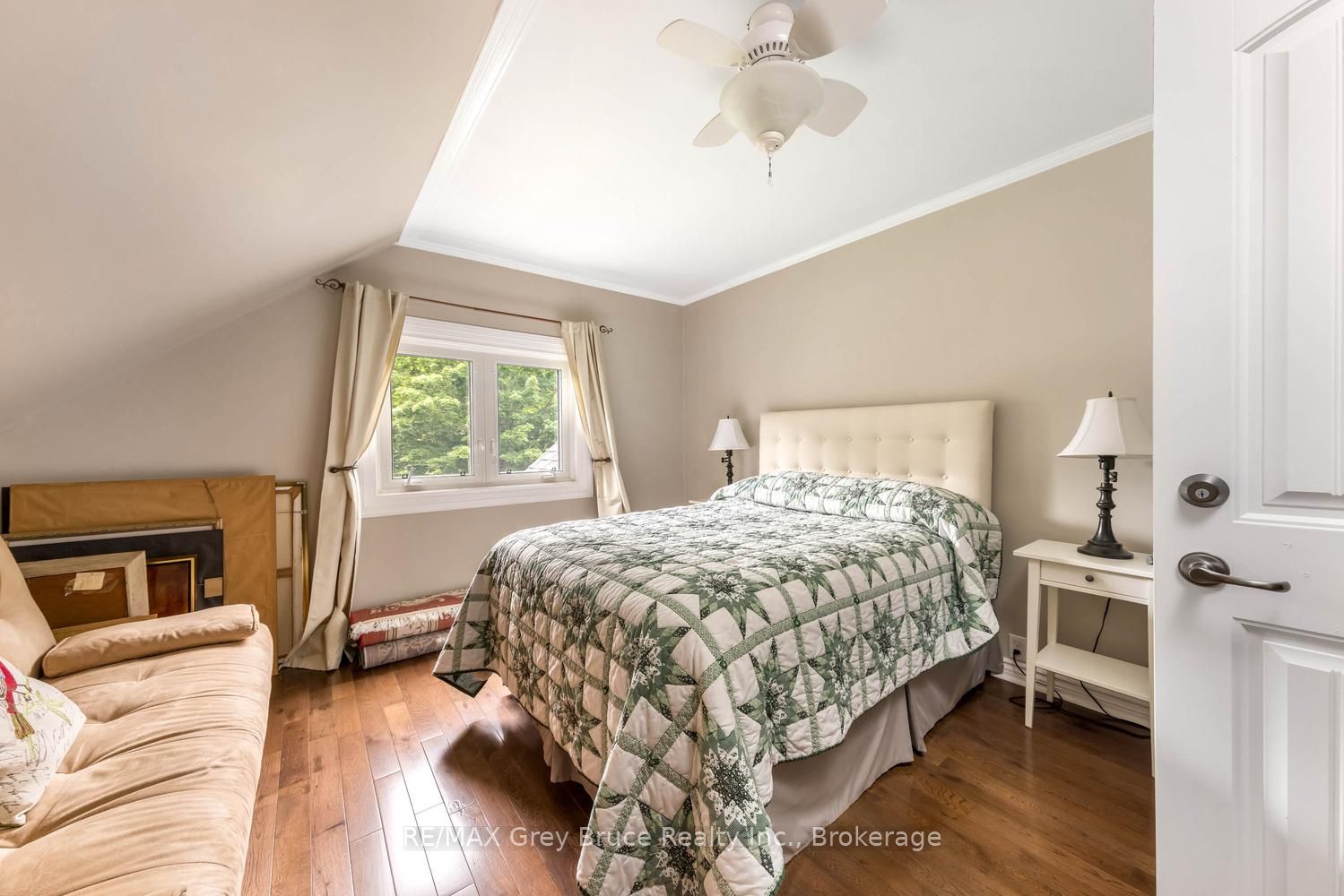 424 Huron Road Property Photo 33