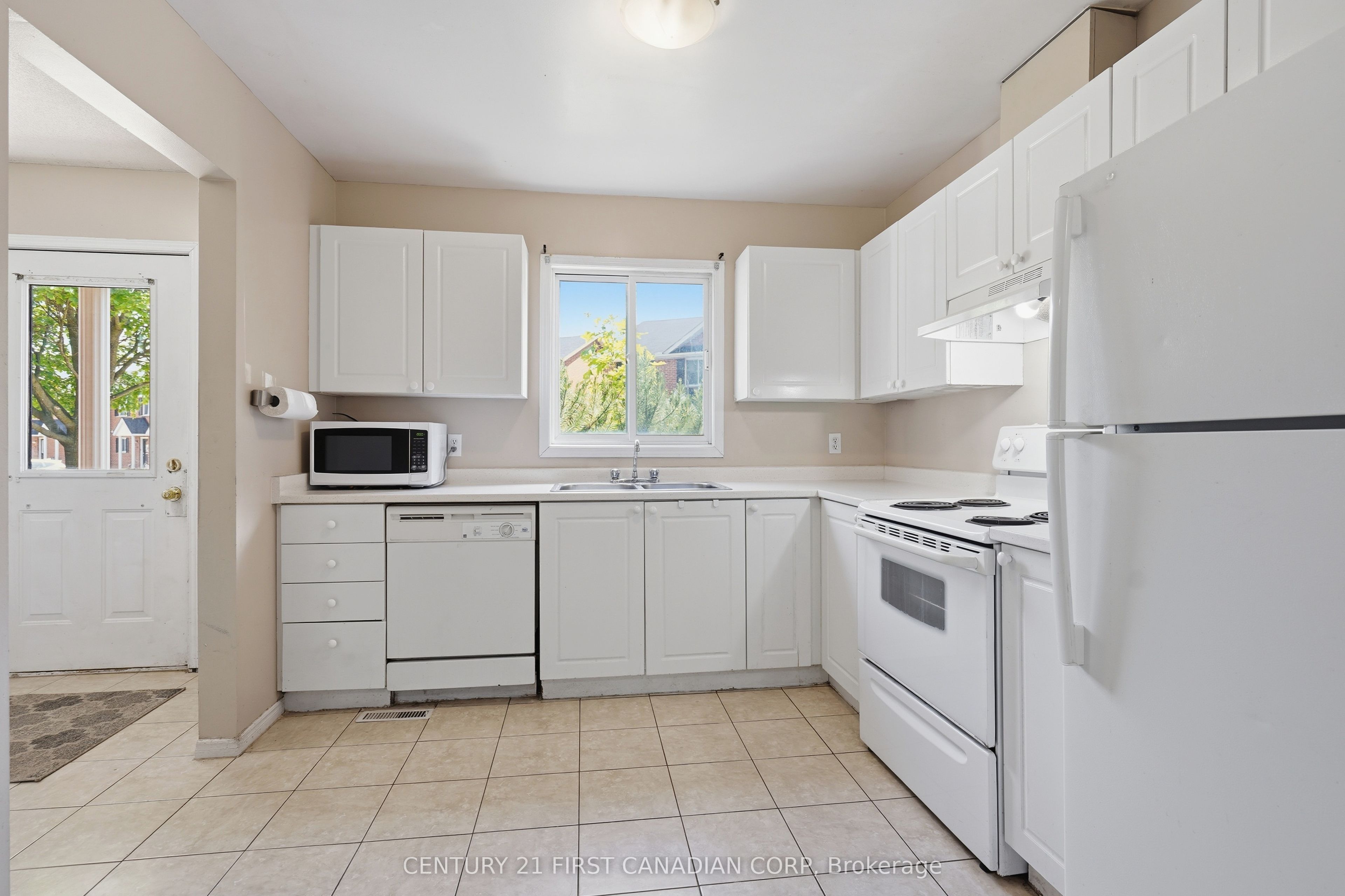 190 Fleming Drive 25 Property Photo 4