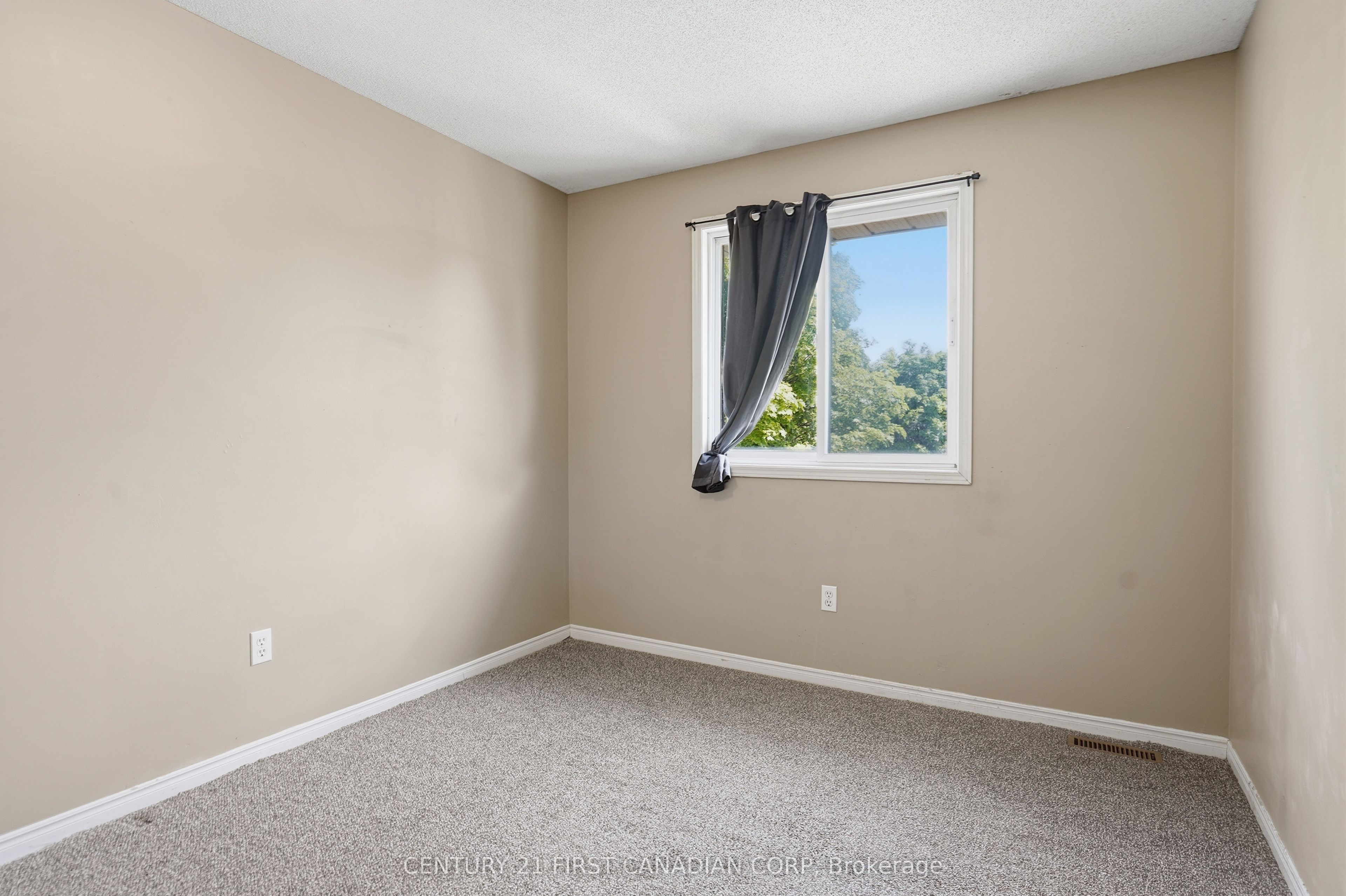 190 Fleming Drive 25 Property Photo 13