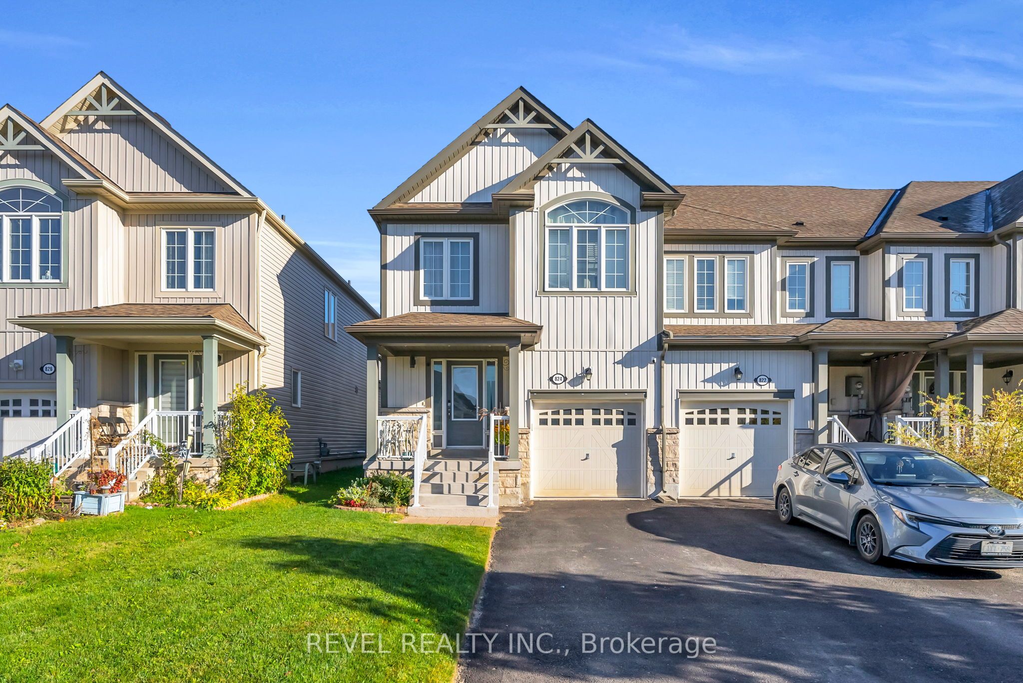 824 Cook Crescent Property Photo 1