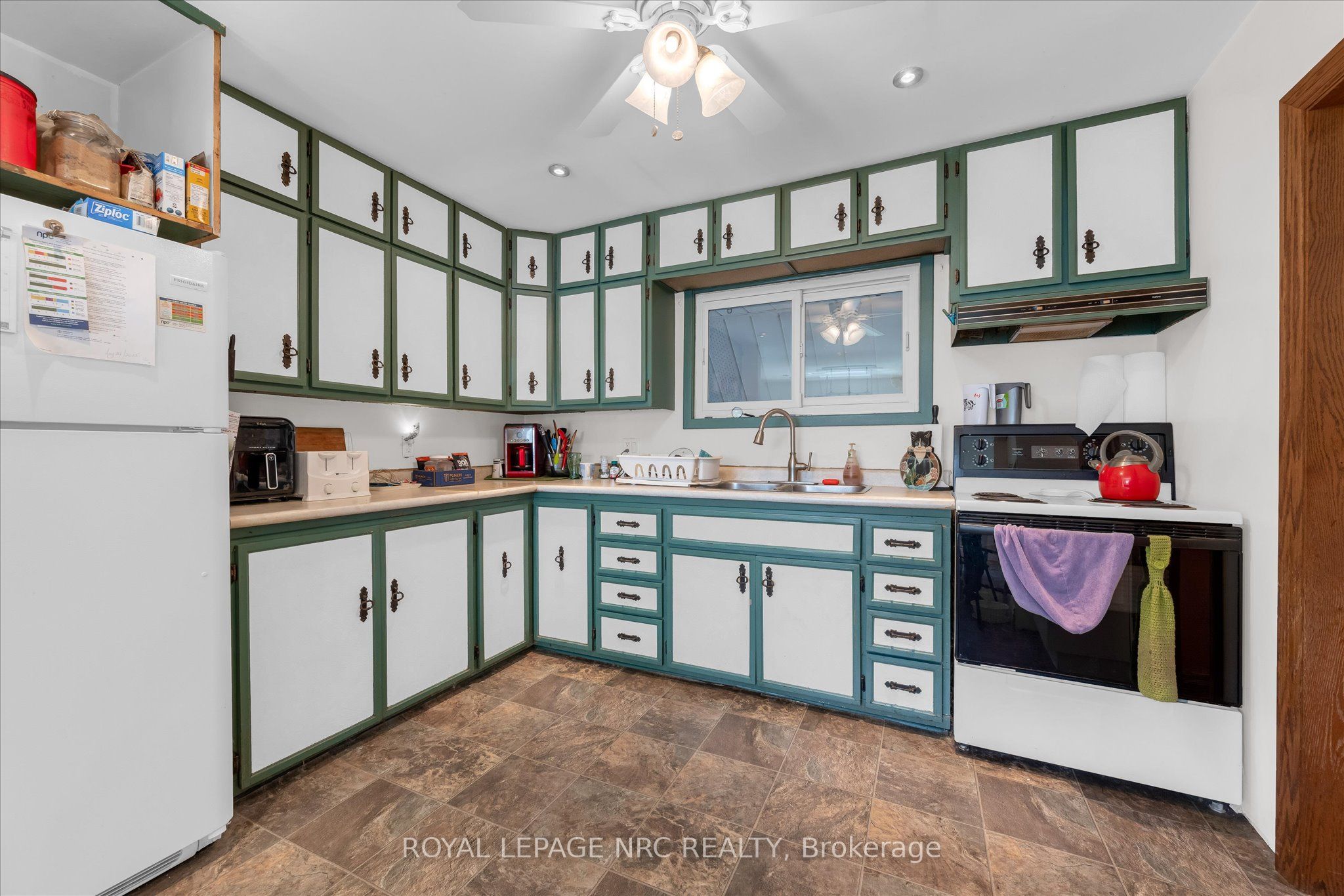 4271 Elgin Street Property Photo 14