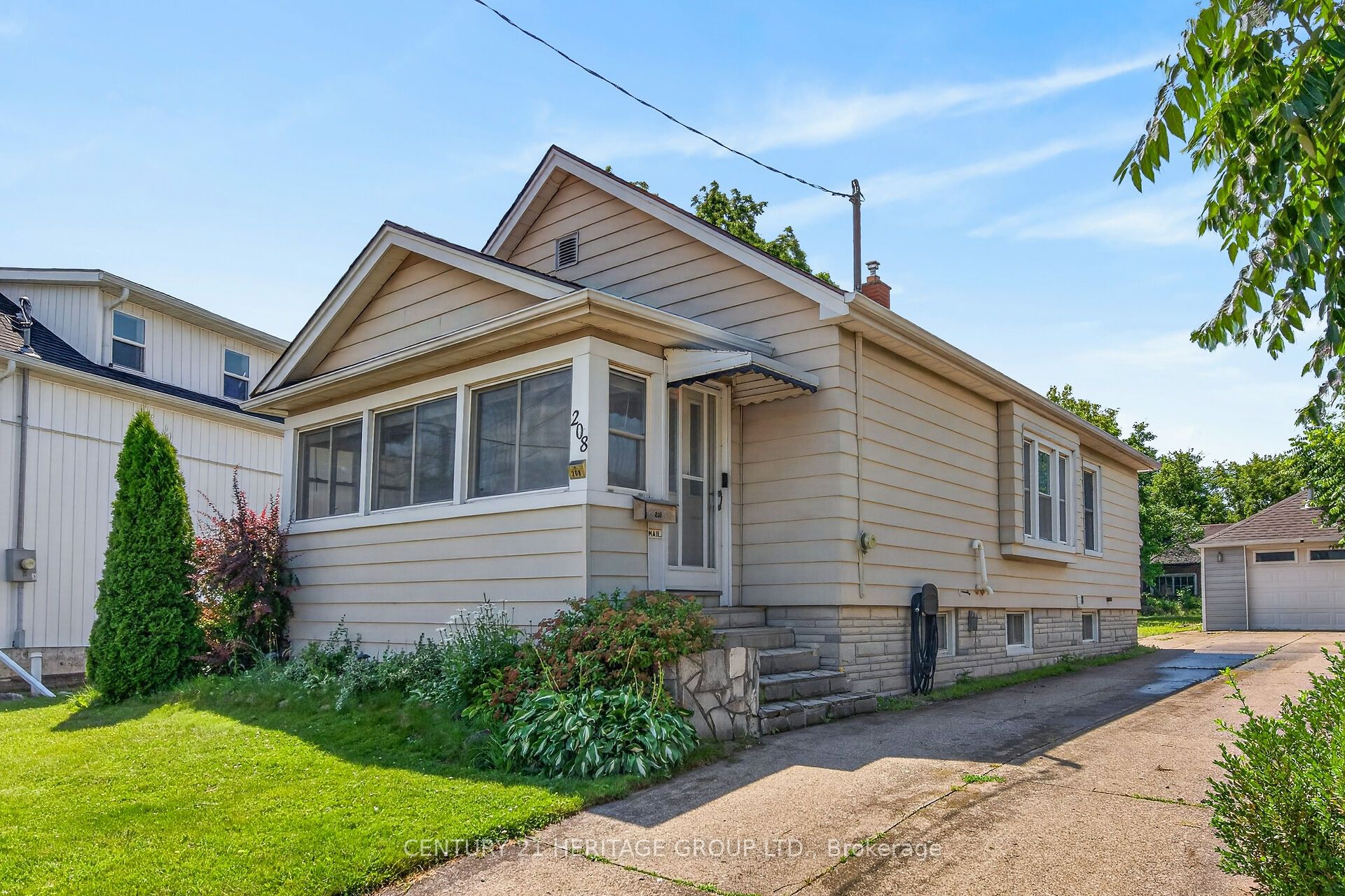 208 Carlton Street Property Photo 1