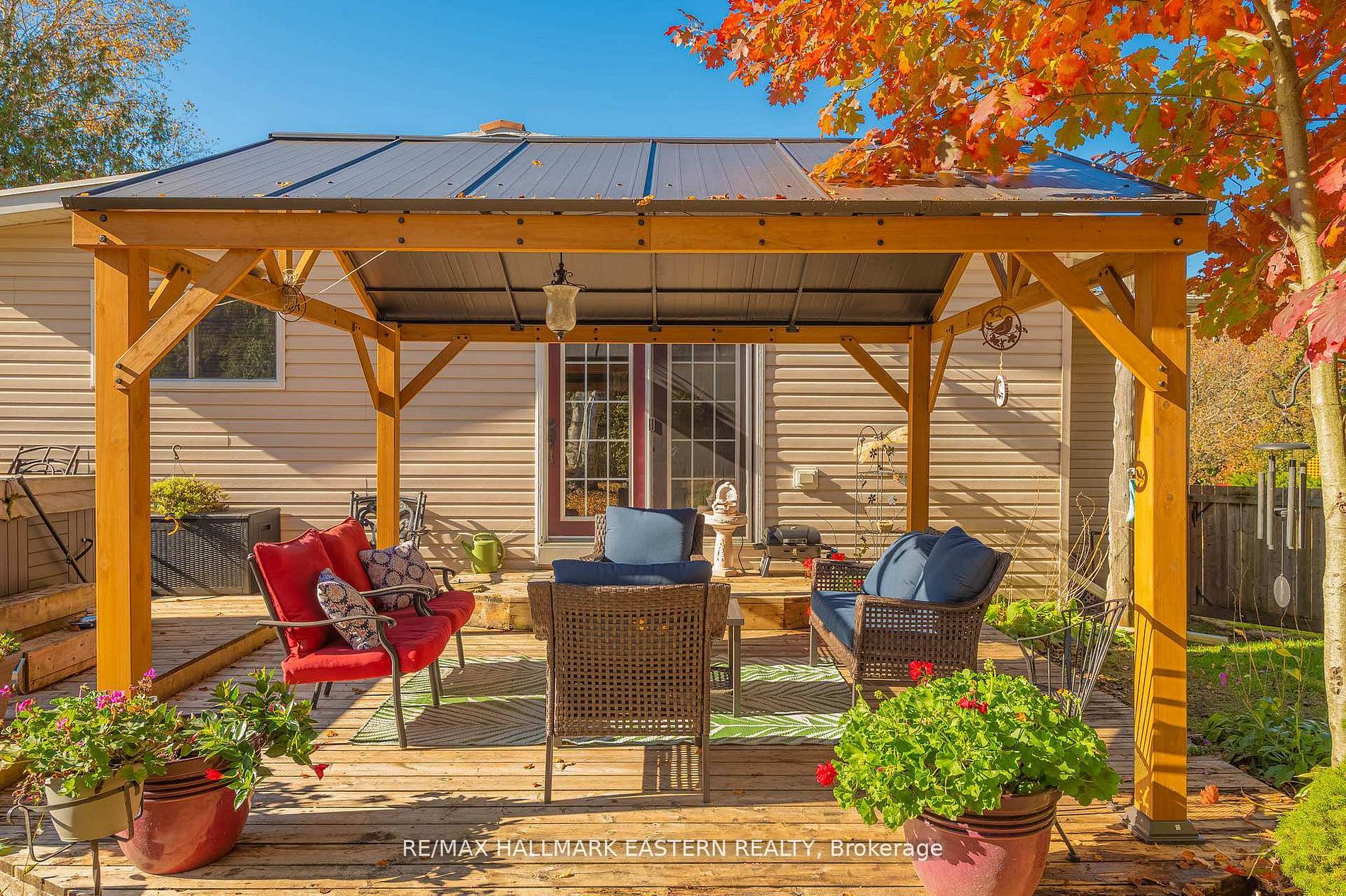 2839 Peter Street Property Photo 6