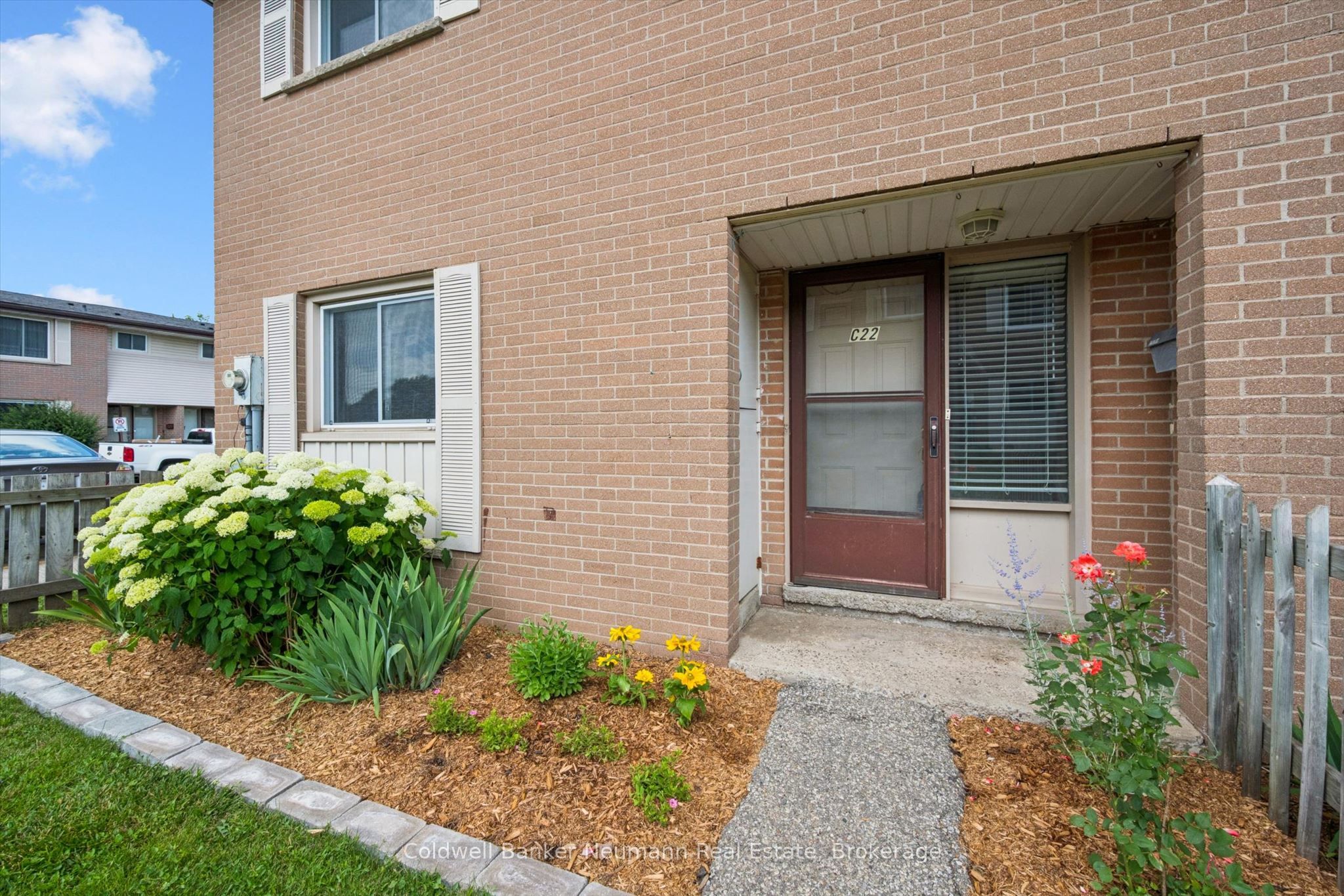 427 Victoria Road N C-22