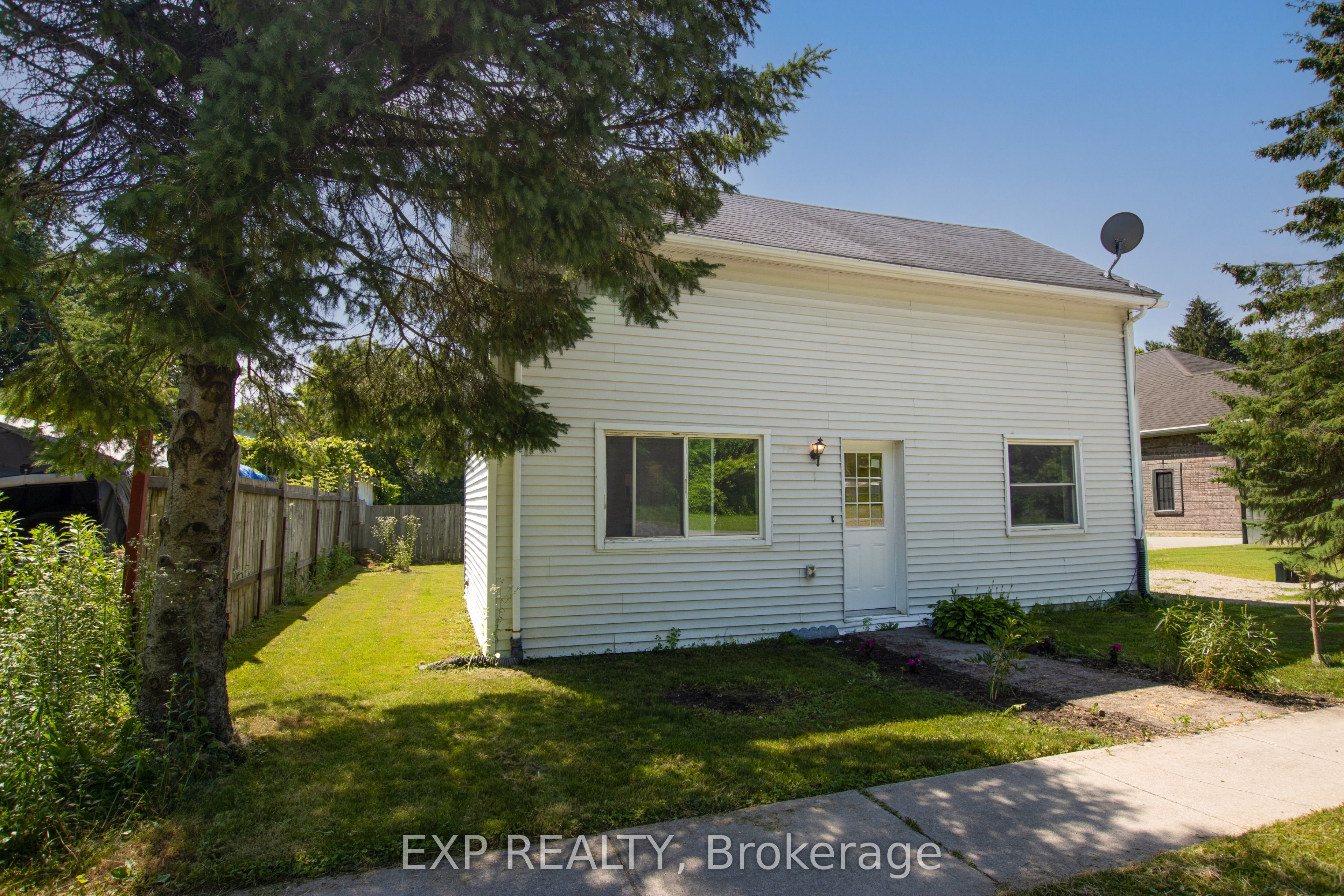 190 Munroe Street Property Photo 3