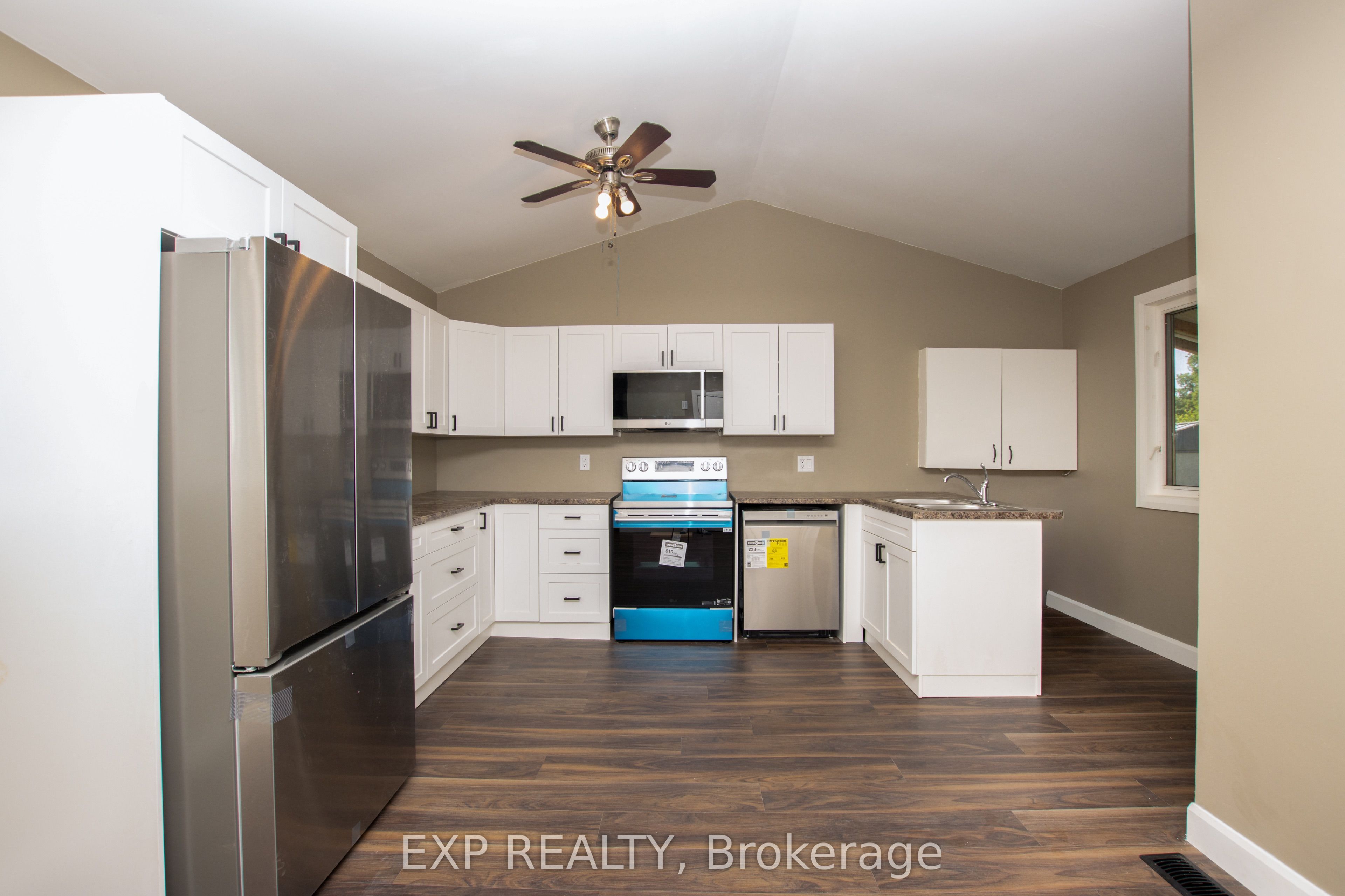 190 Munroe Street Property Photo 4