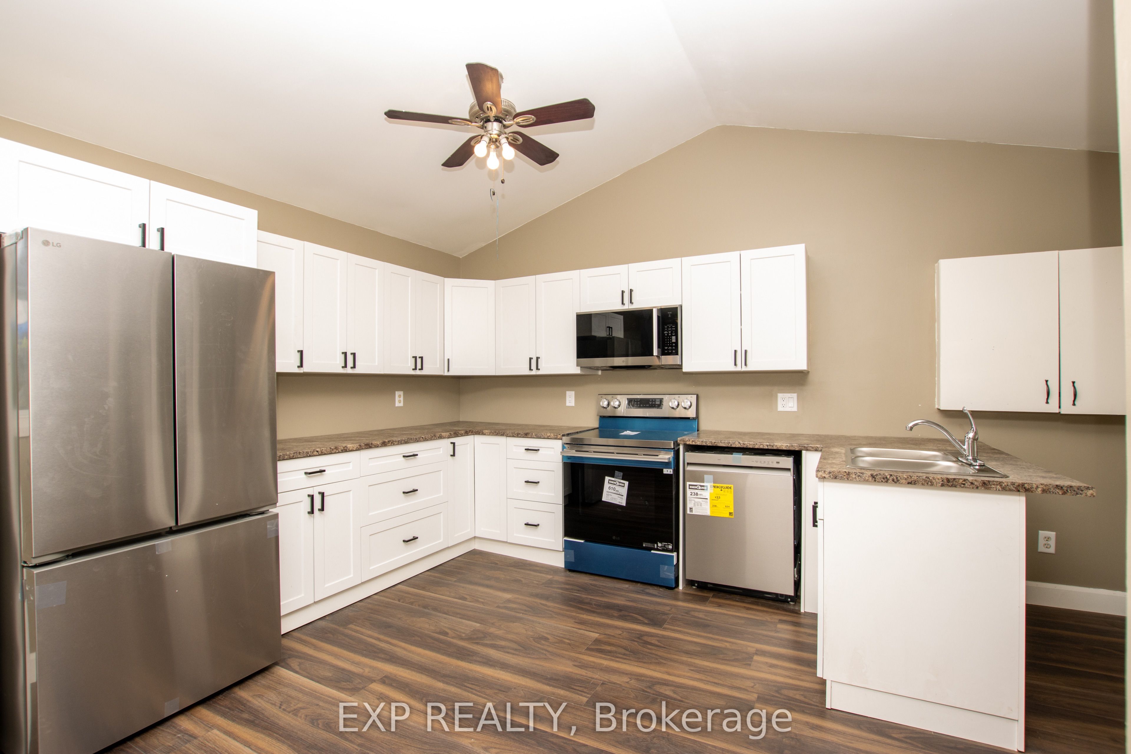 190 Munroe Street Property Photo 5