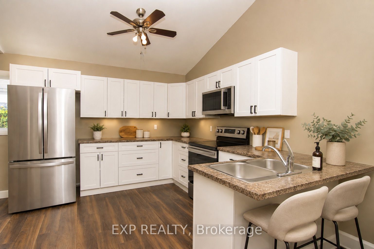 190 Munroe Street Property Photo 6
