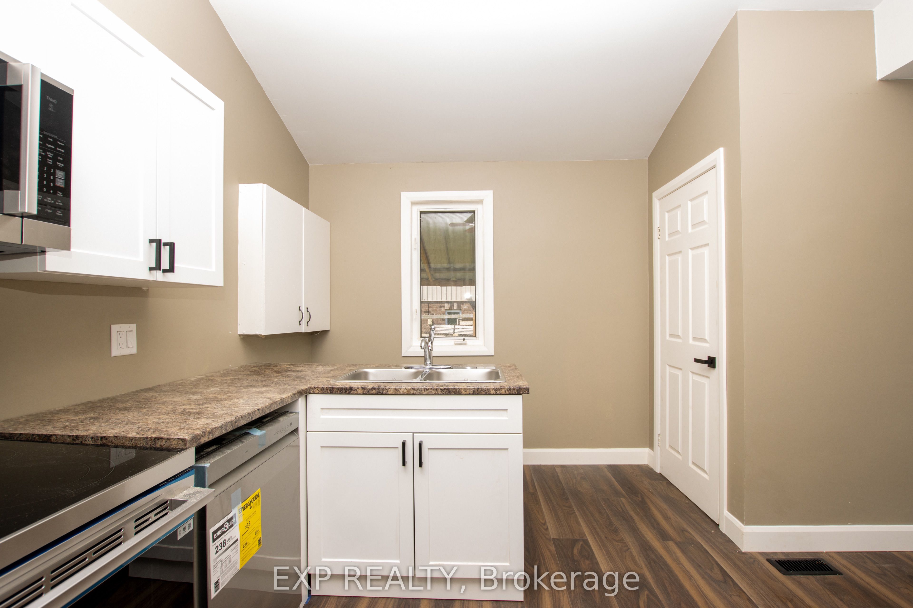 190 Munroe Street Property Photo 7