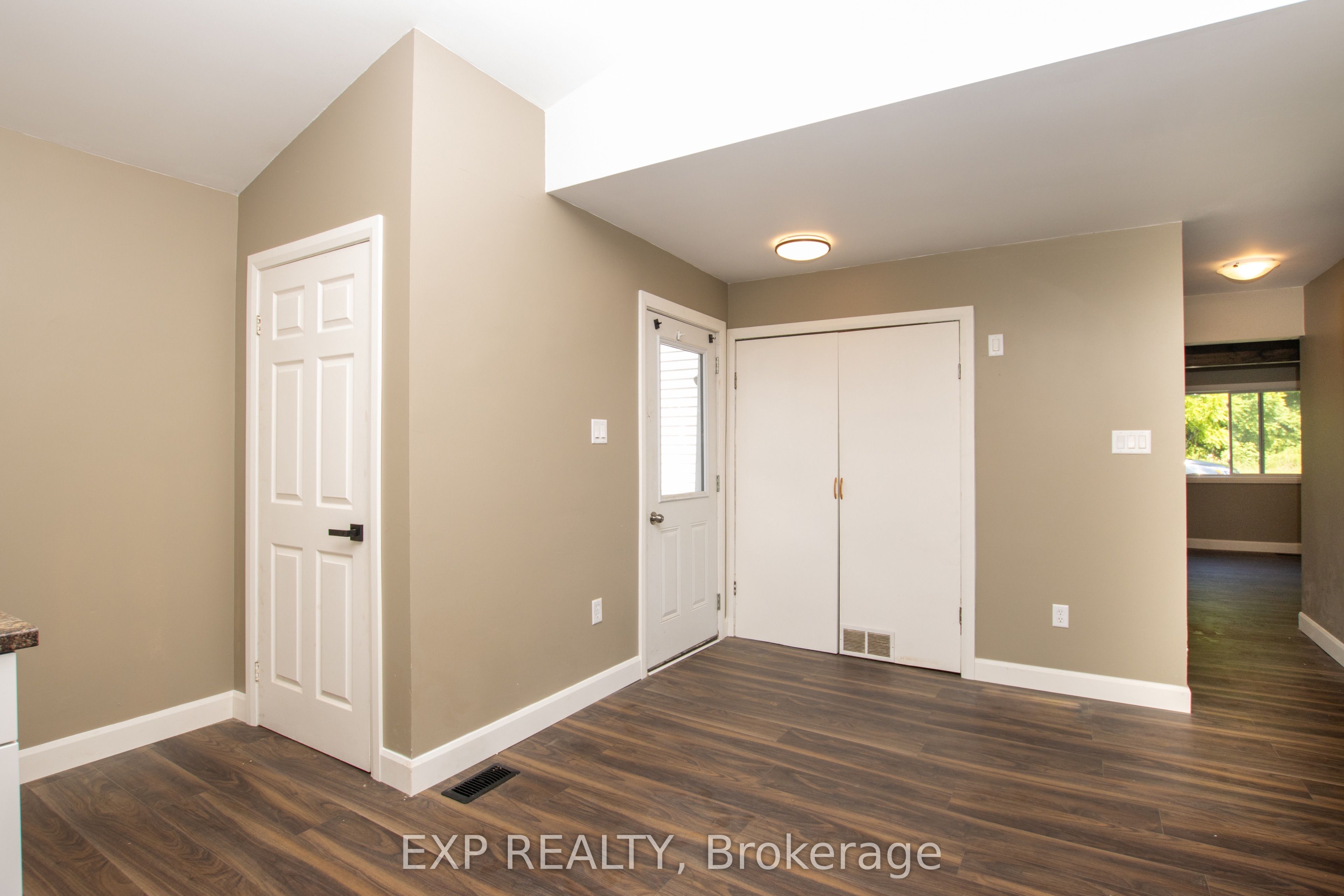 190 Munroe Street Property Photo 8