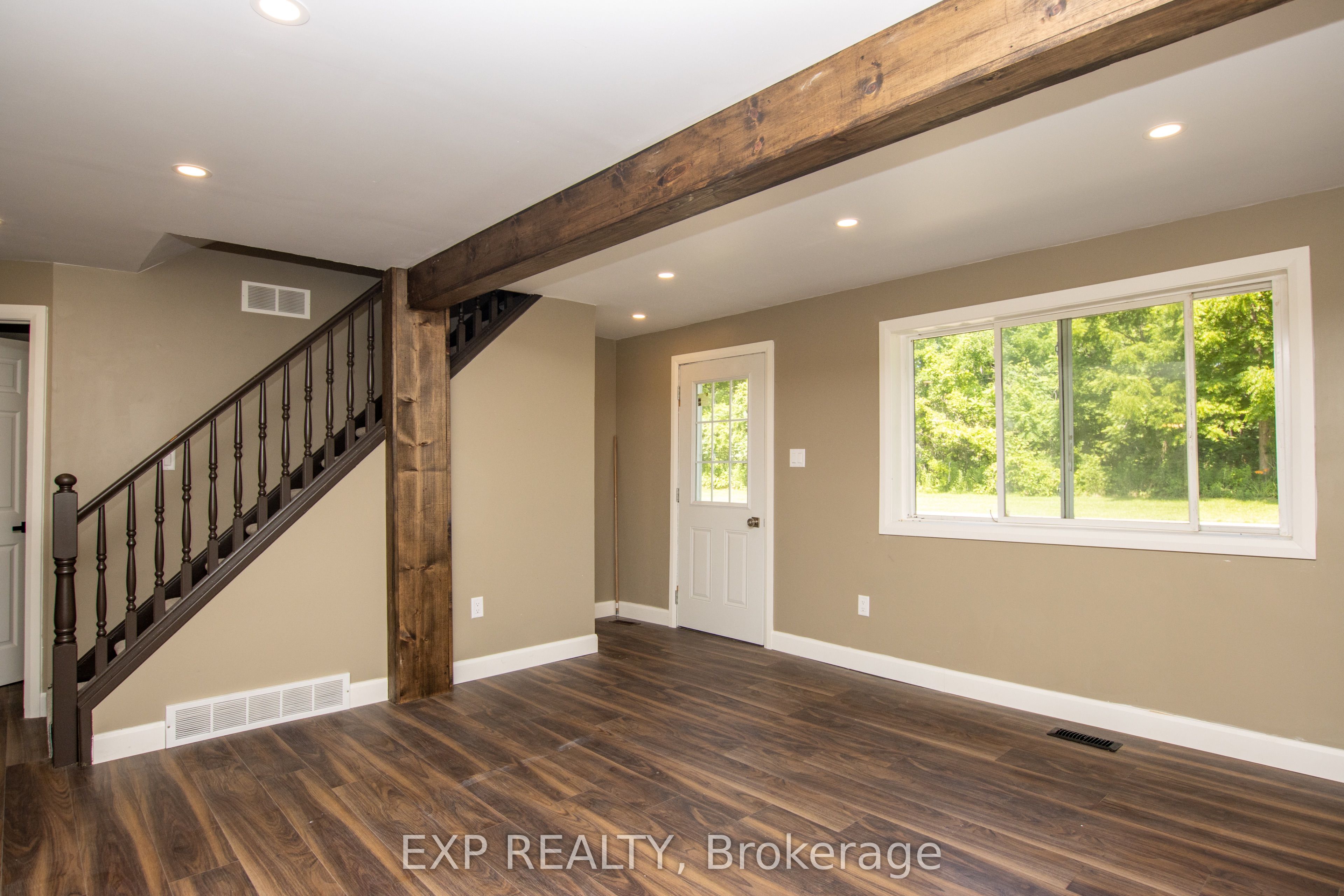 190 Munroe Street Property Photo 9