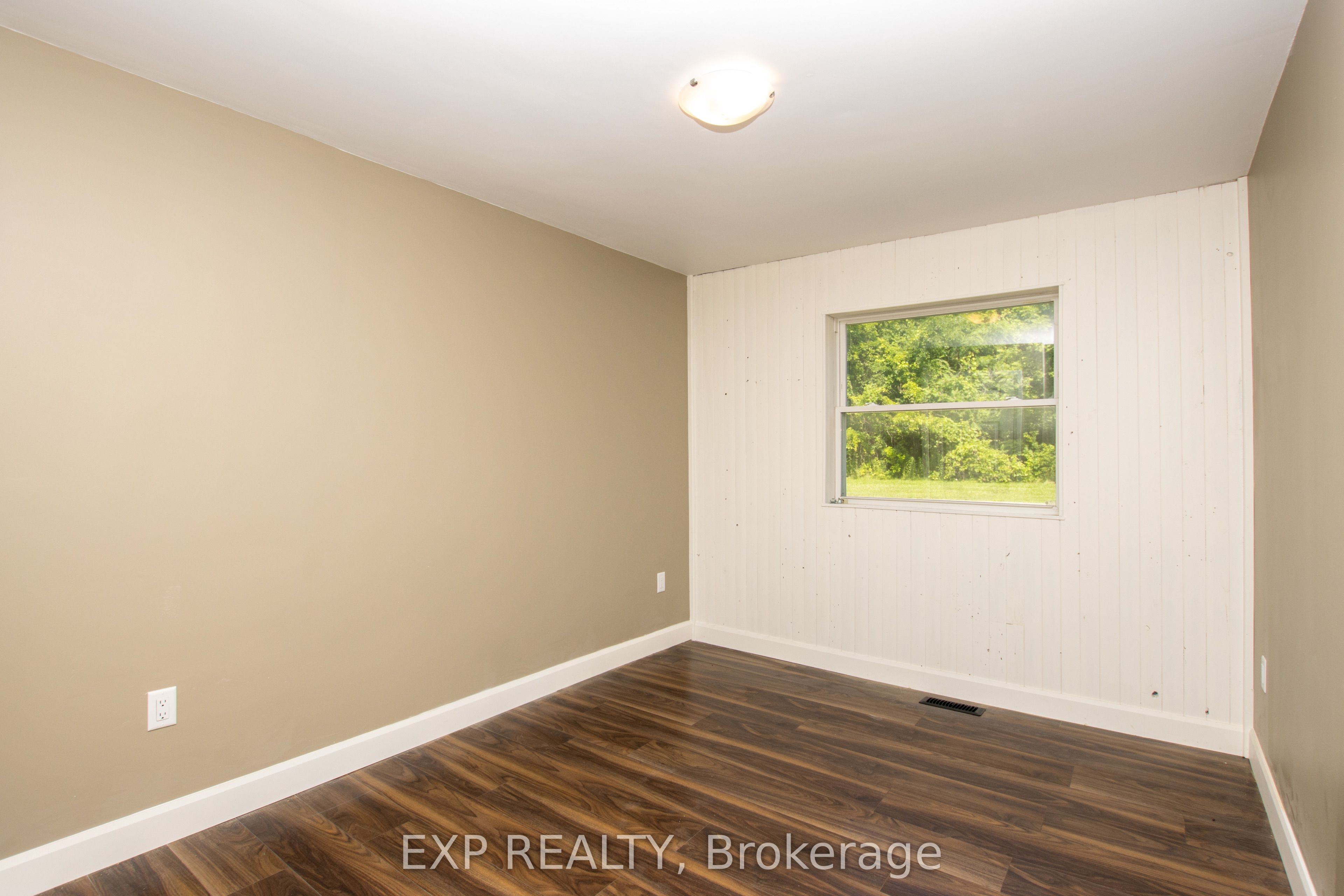 190 Munroe Street Property Photo 14