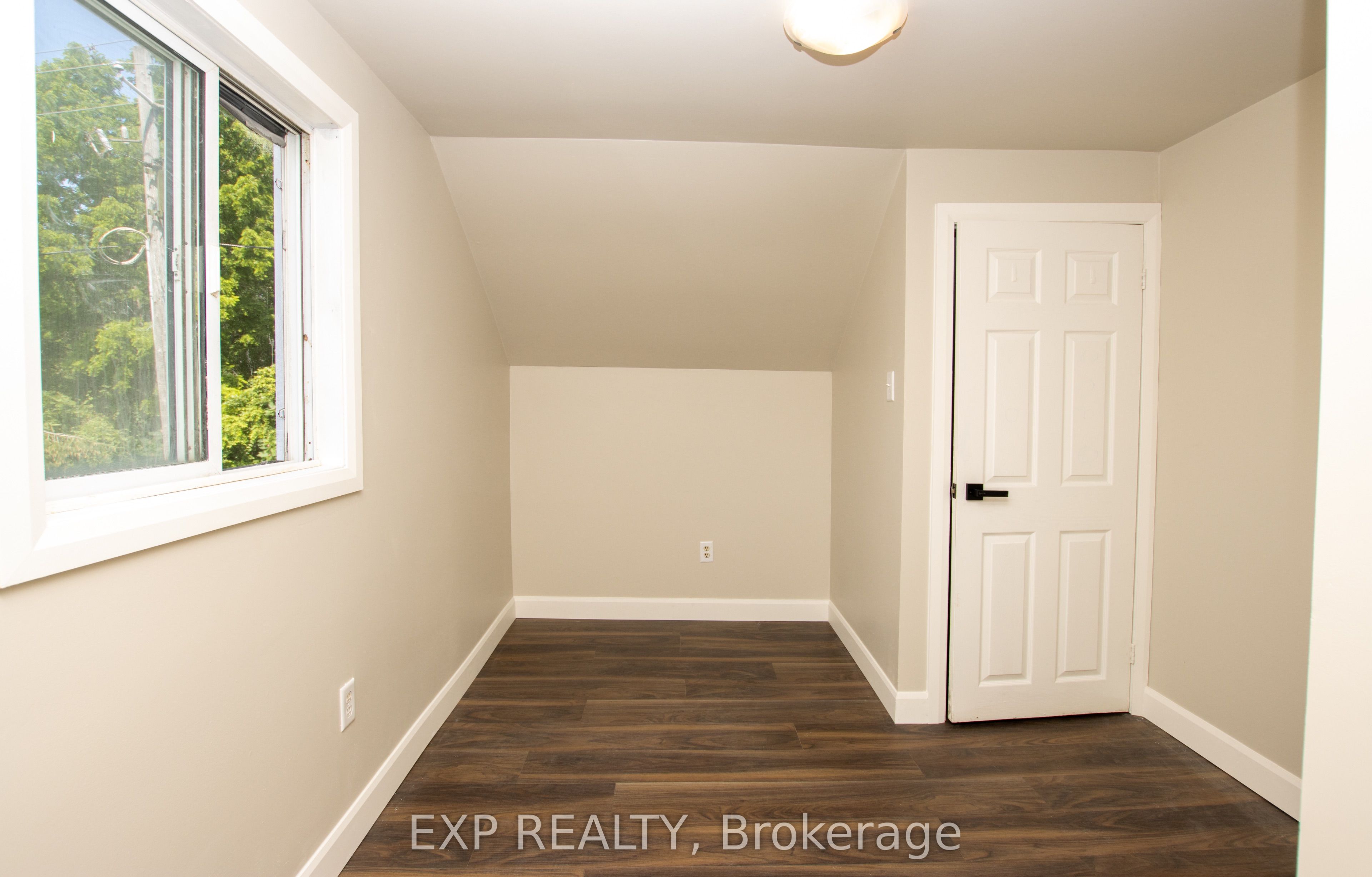 190 Munroe Street Property Photo 23