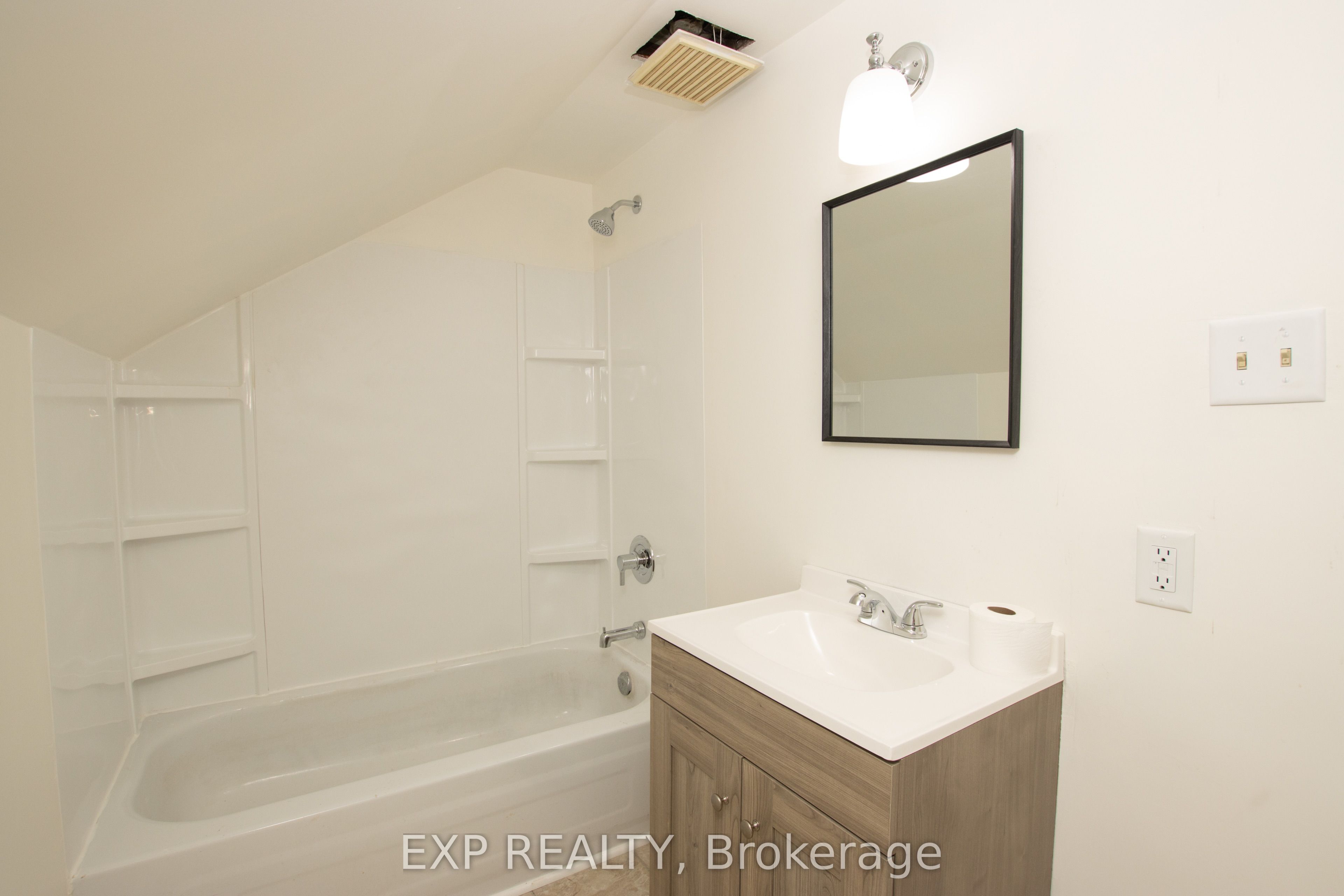 190 Munroe Street Property Photo 25