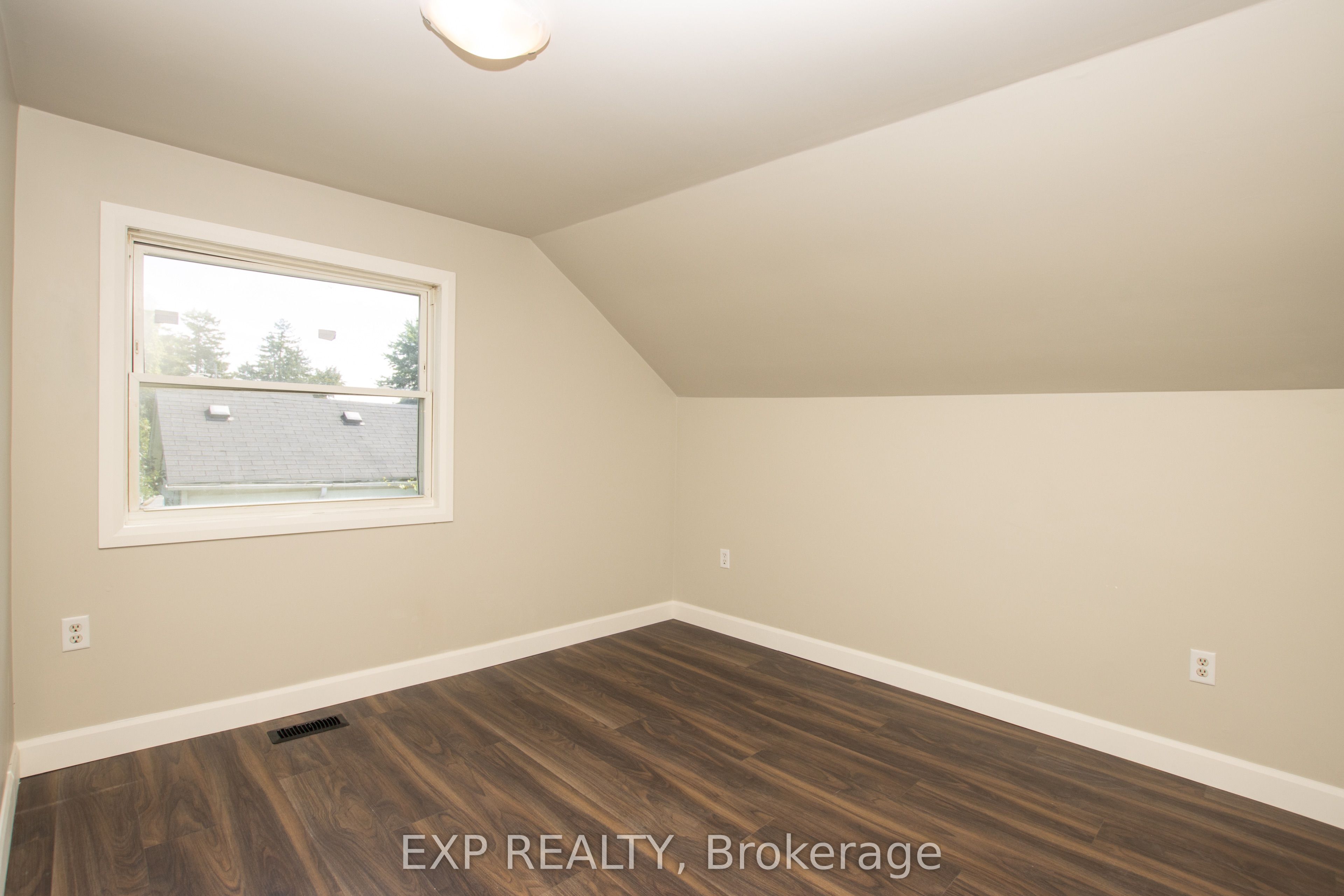 190 Munroe Street Property Photo 26