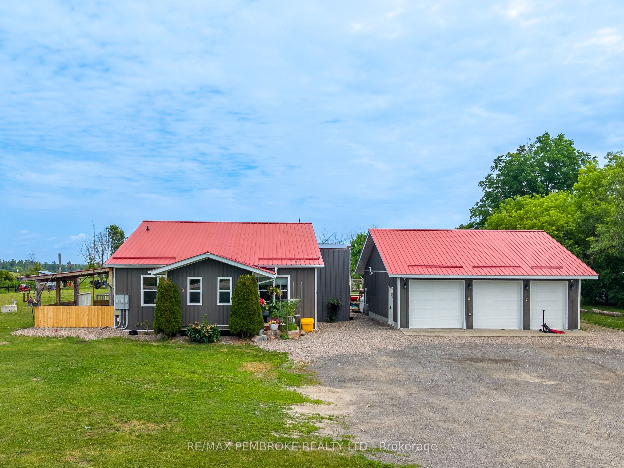 1890 Queensline Road Property Photo 1