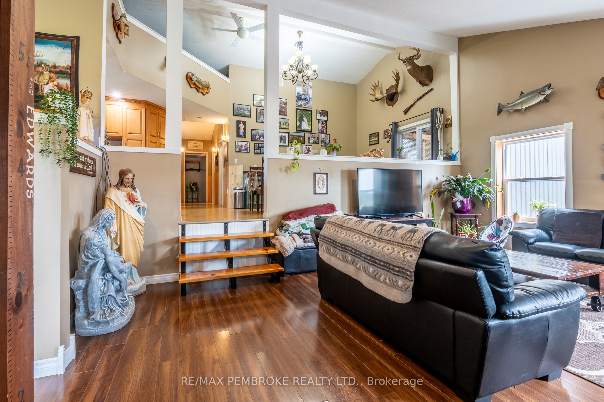 1890 Queensline Road Property Photo 6
