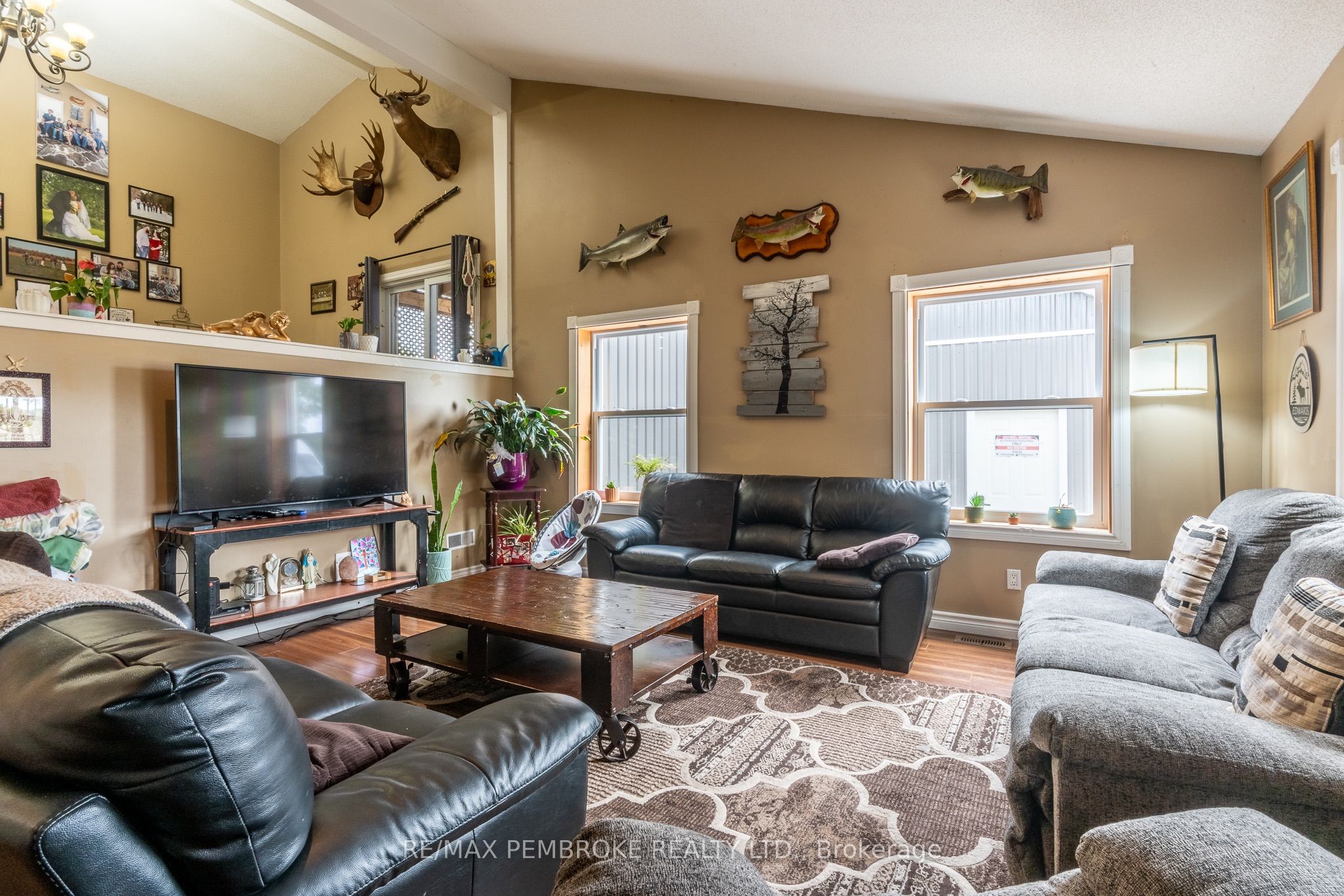 1890 Queensline Road Property Photo 7