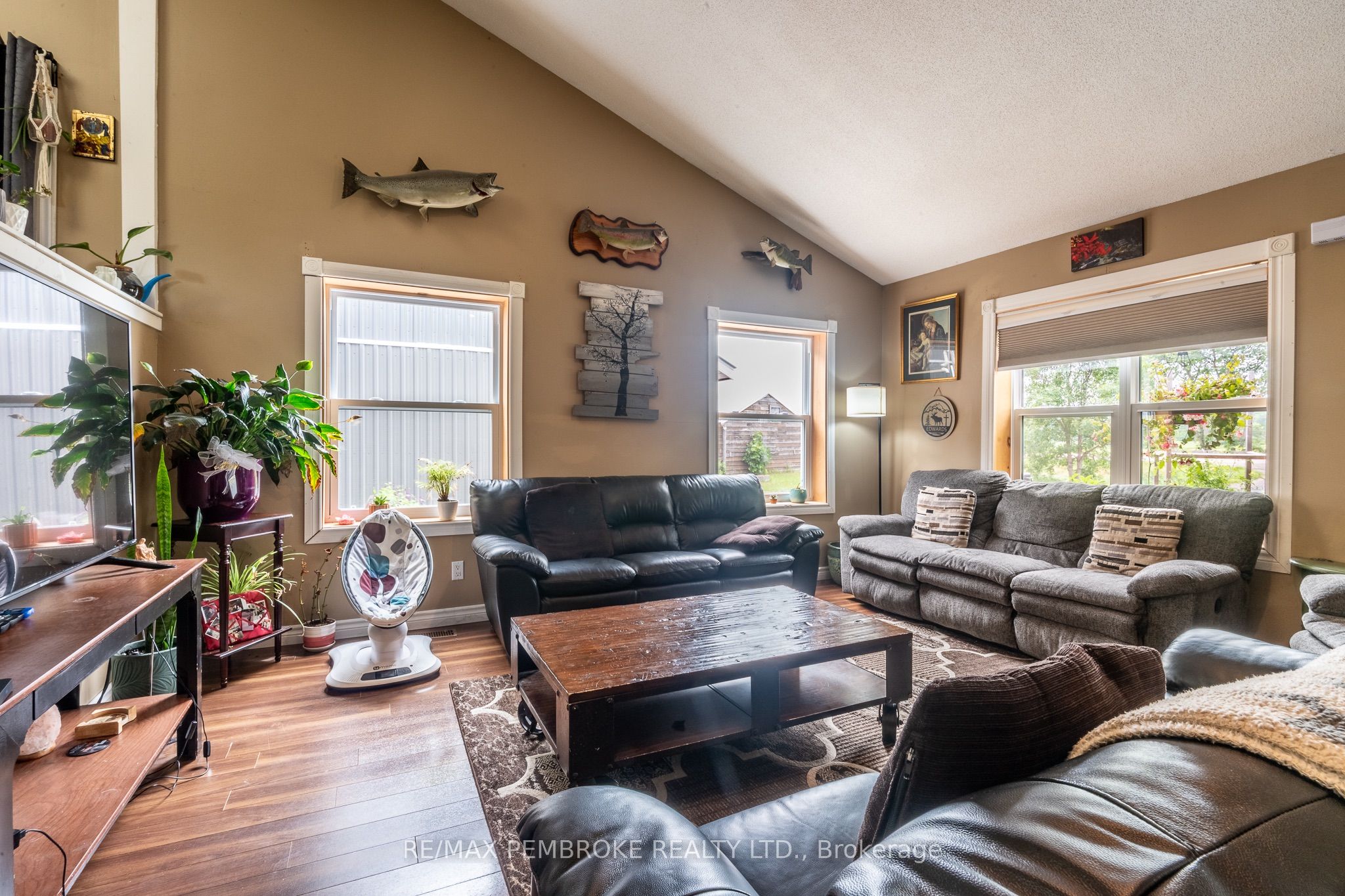1890 Queensline Road Property Photo 8