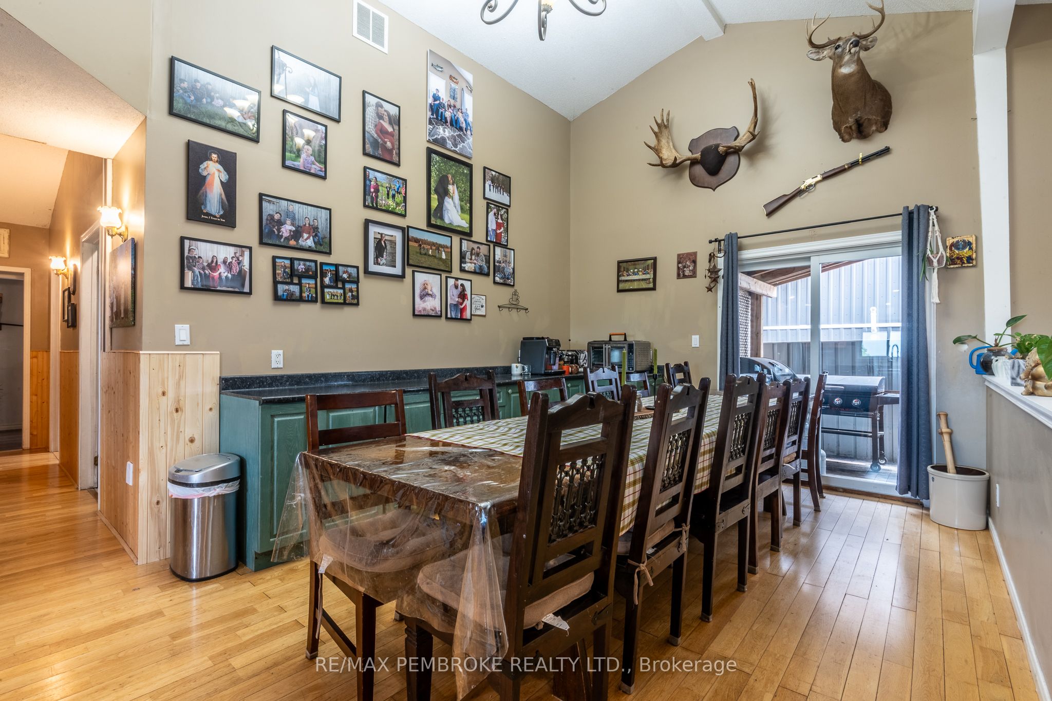 1890 Queensline Road Property Photo 10