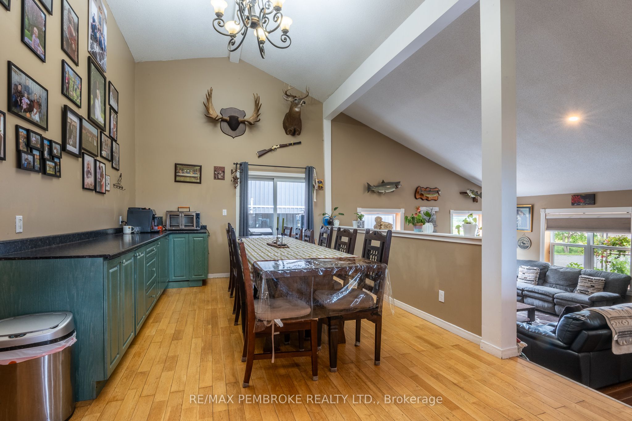 1890 Queensline Road Property Photo 11