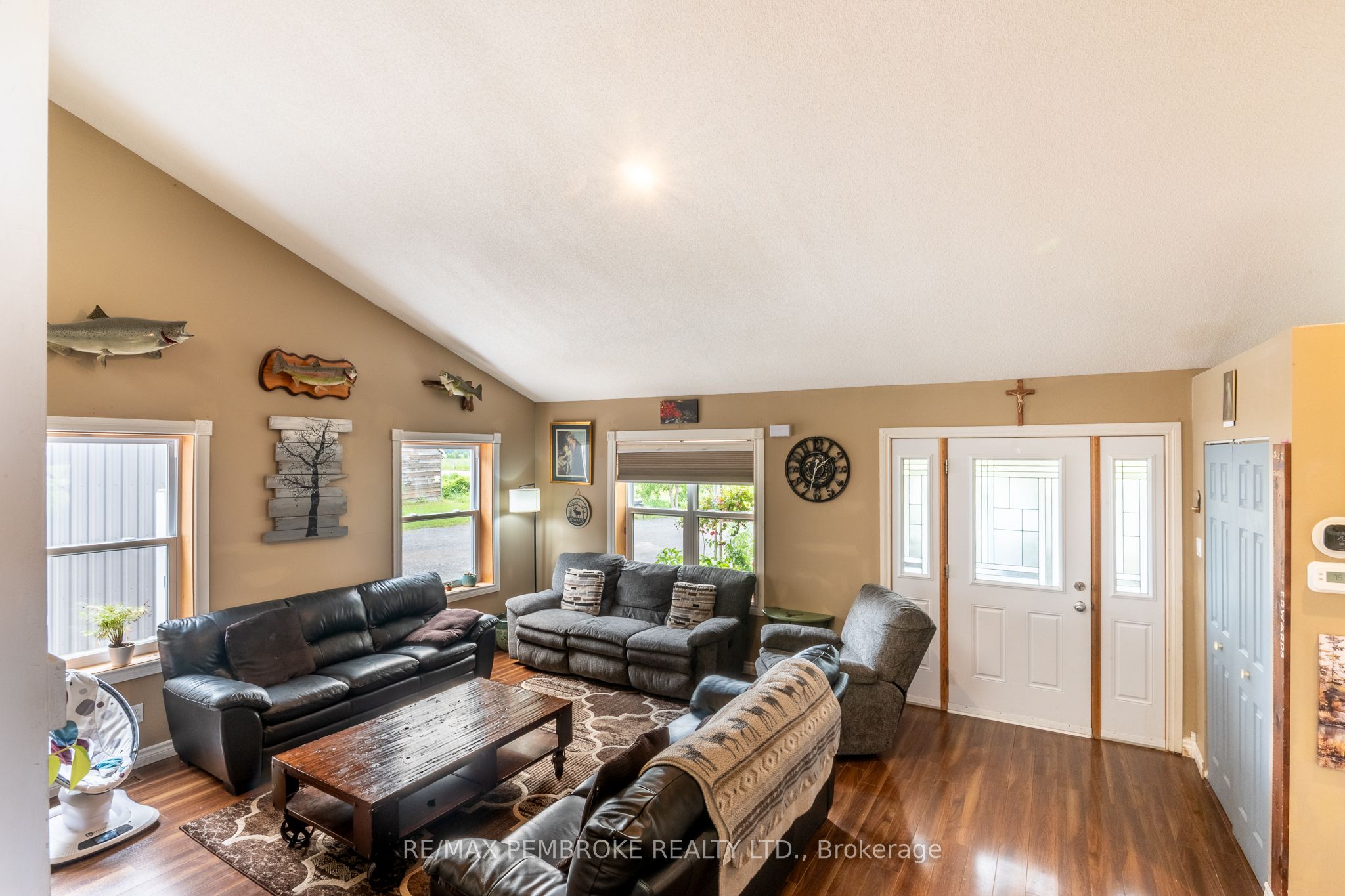 1890 Queensline Road Property Photo 12